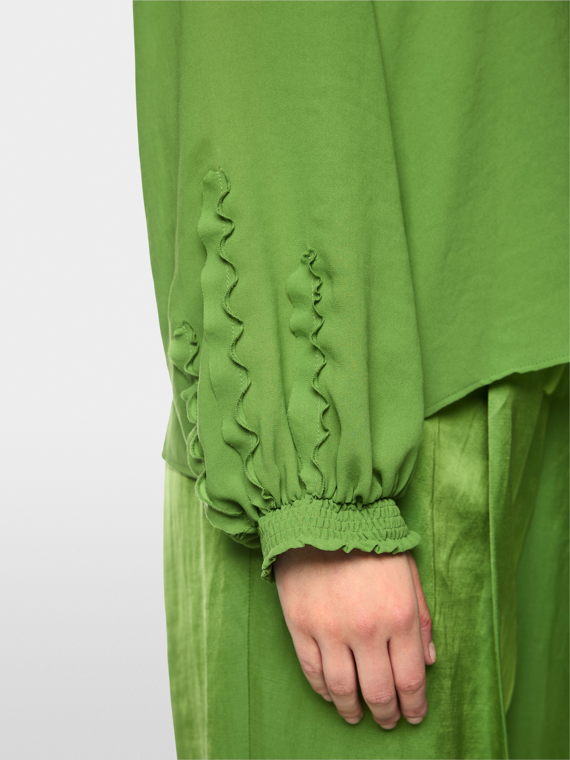 Feminine blouse with ruffle