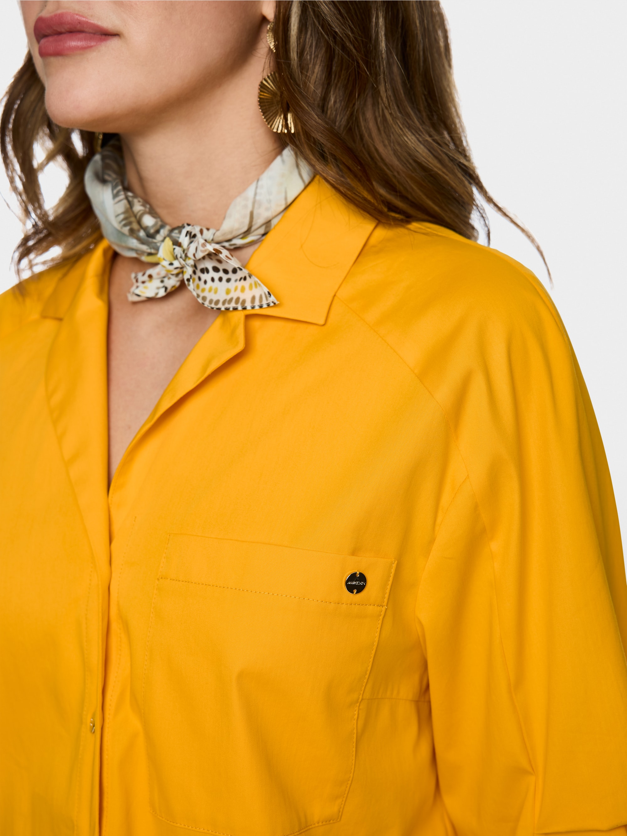 Casual cropped blouse