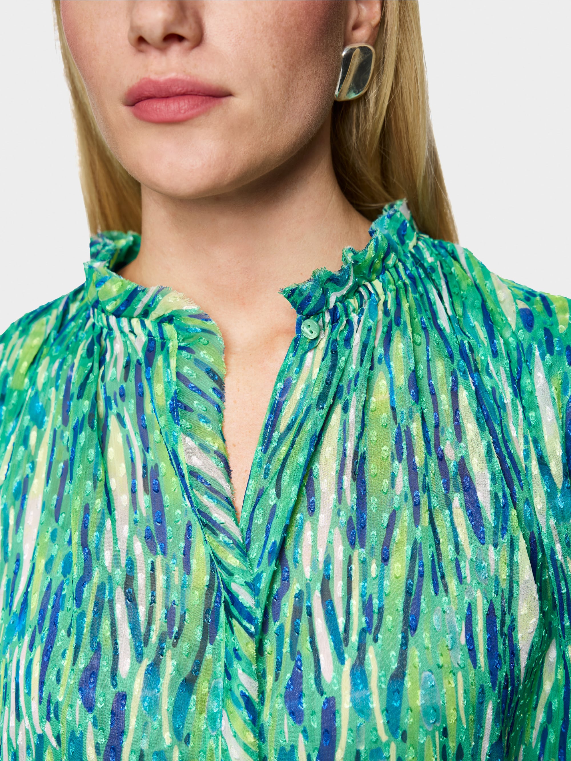 Feminine top with ruffles