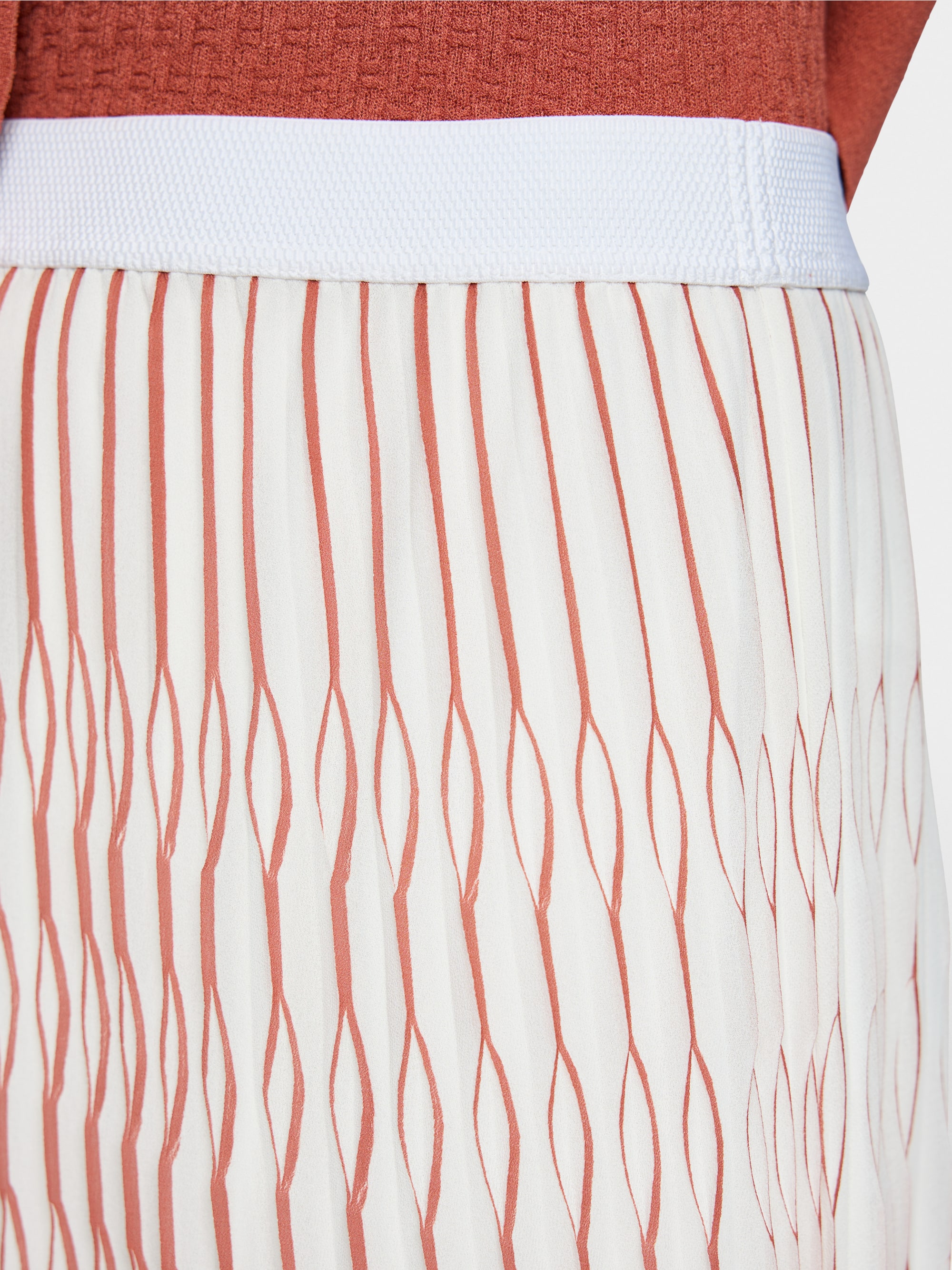 Maxi skirt with pleats