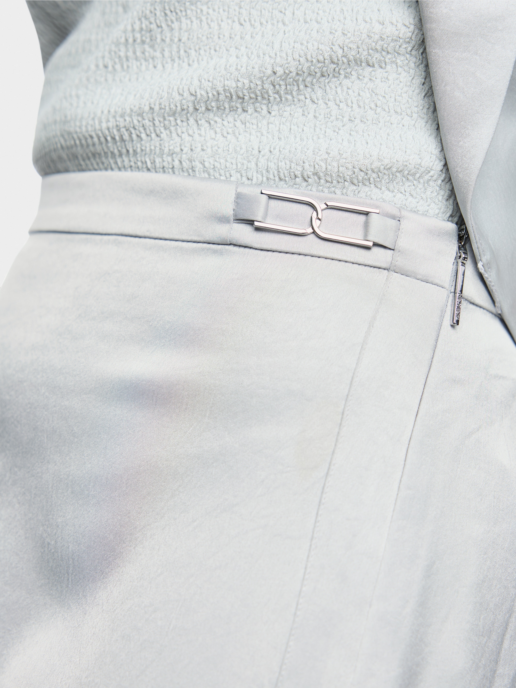 Jupe midi à l'éclat soyeux