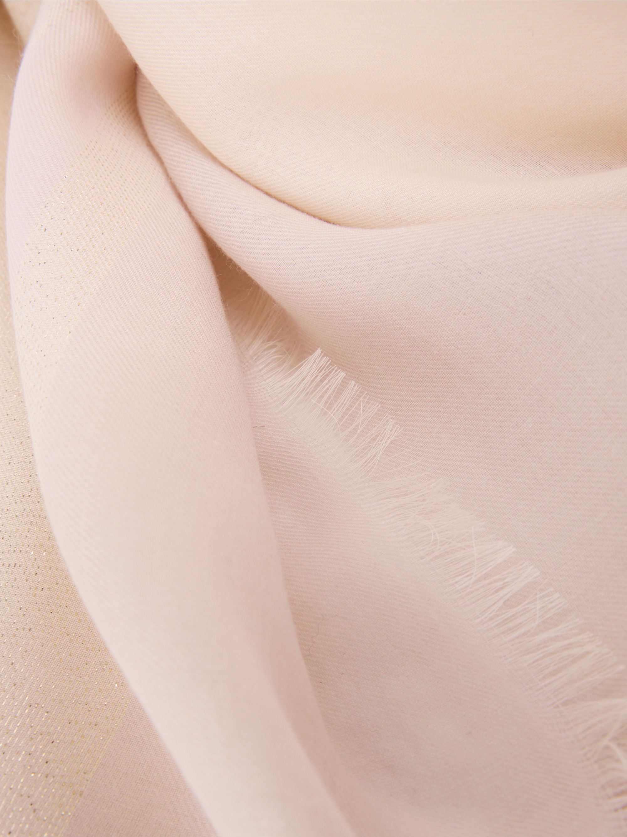 Square scarf with fringed edge