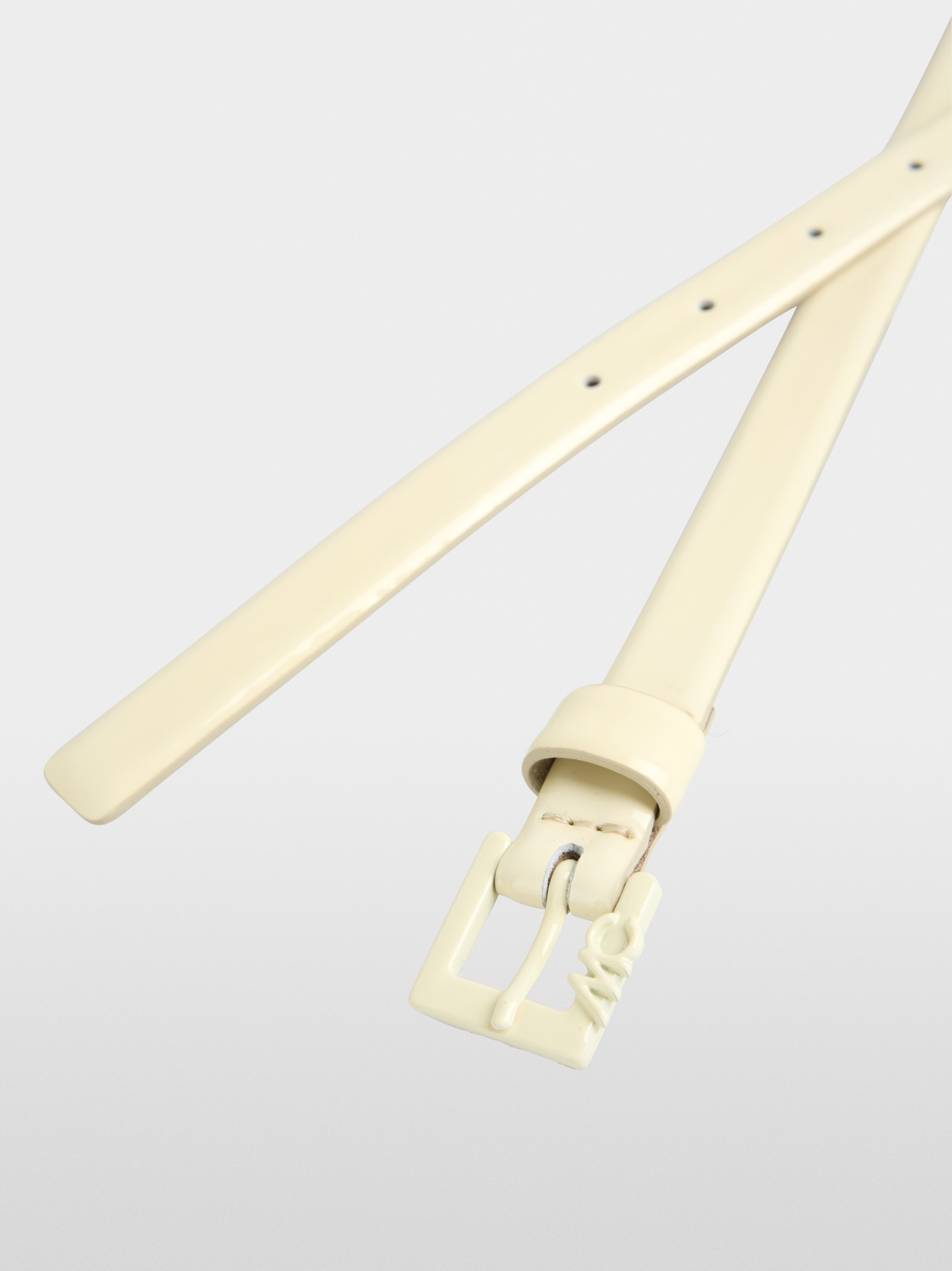 Ceinture fine en cuir avec boucle ardillon