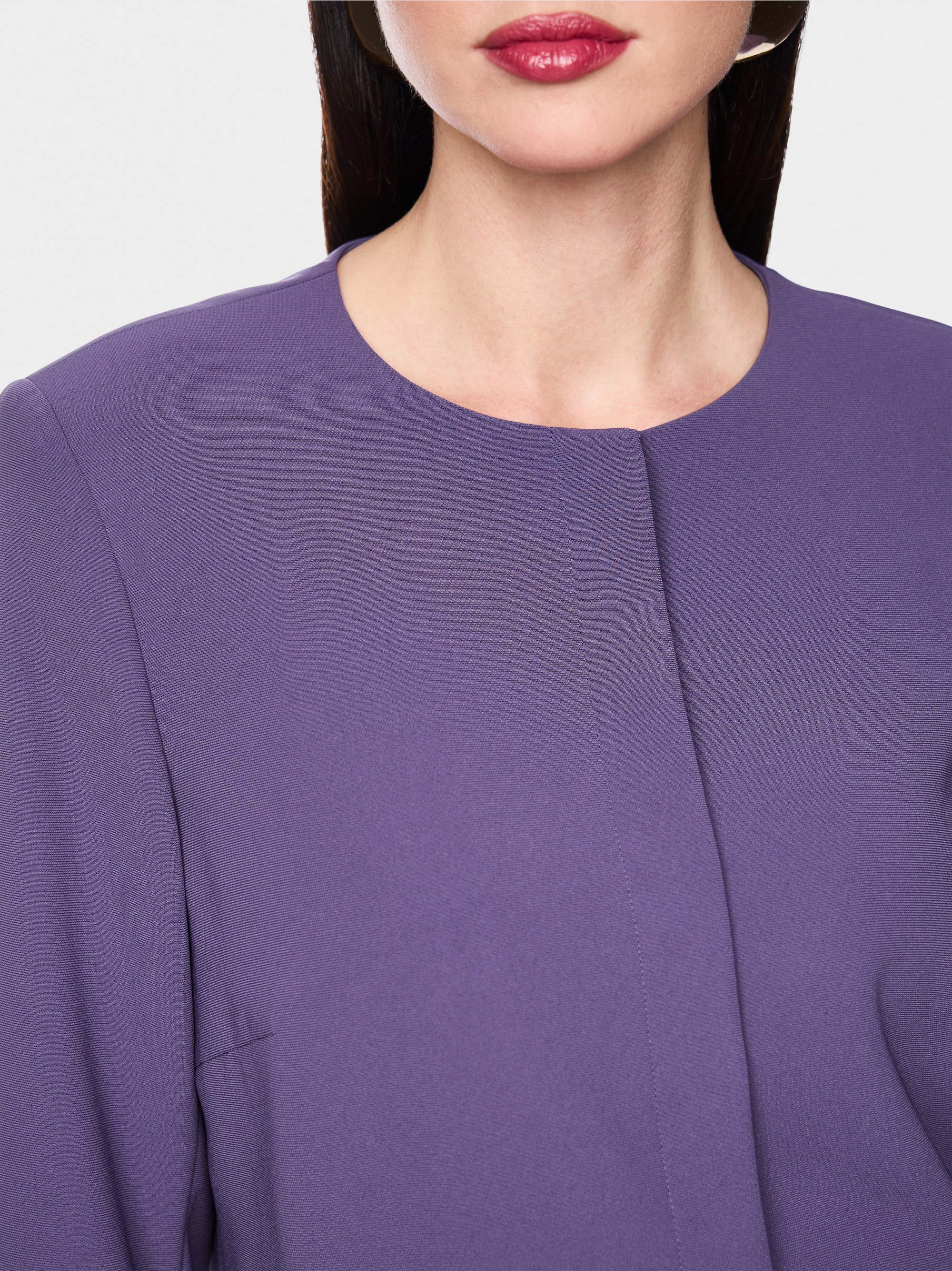 Short jacket with shoulder emphasis