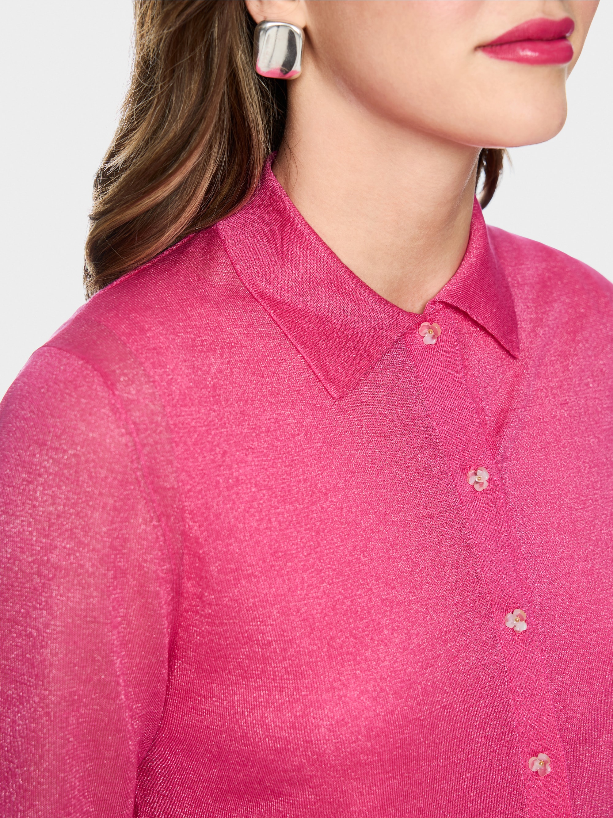 Fine-knit cardigan with floral buttons