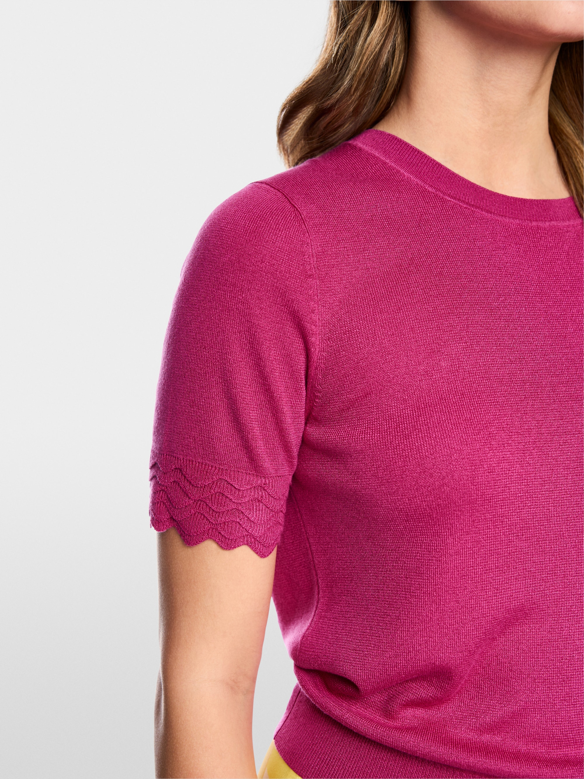 Short-sleeved fine-knit sweater