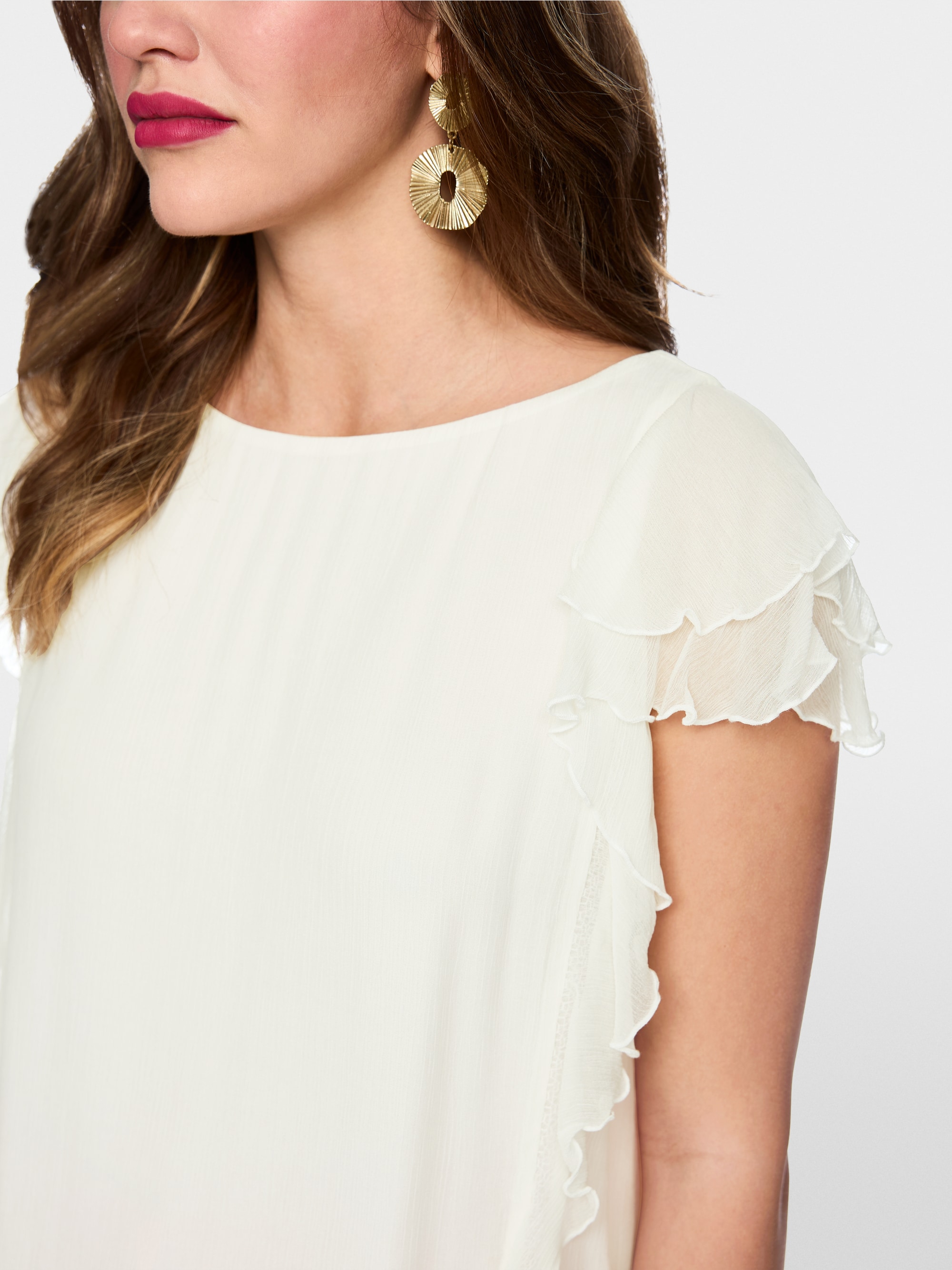 Delicate blouse with ruffles