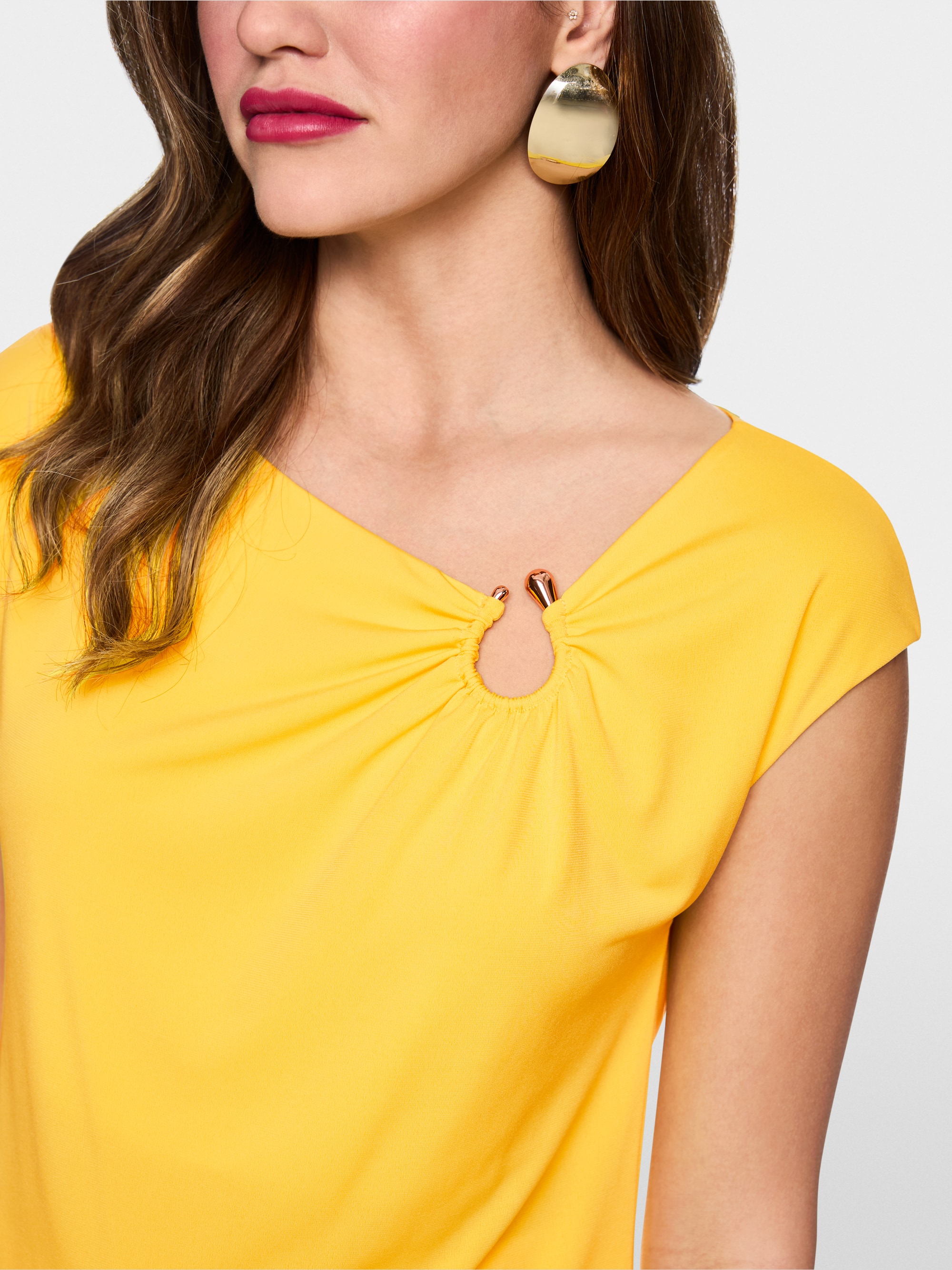 Top stretch avec découpe