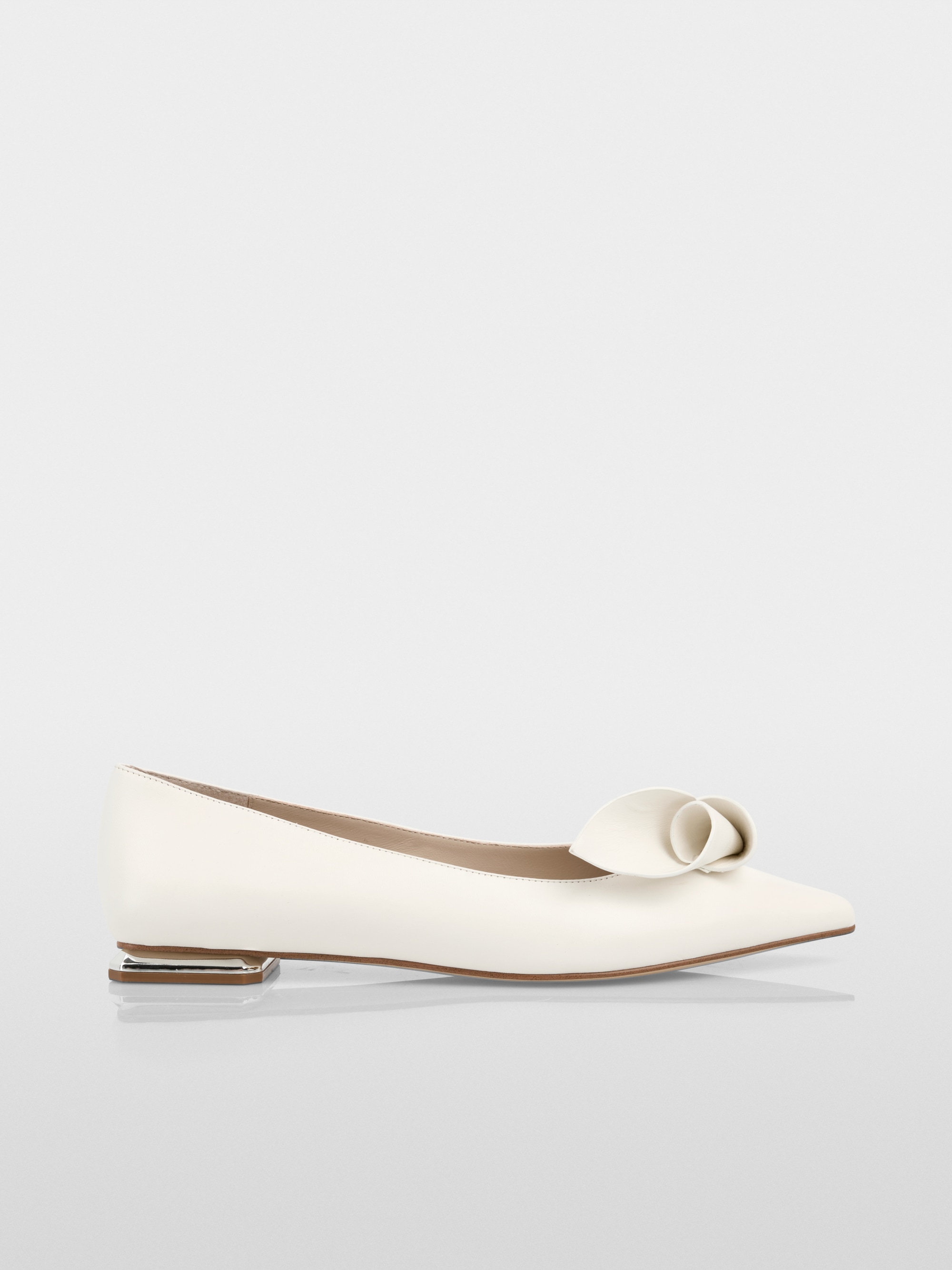 Leather flat ballerinas with calla lily