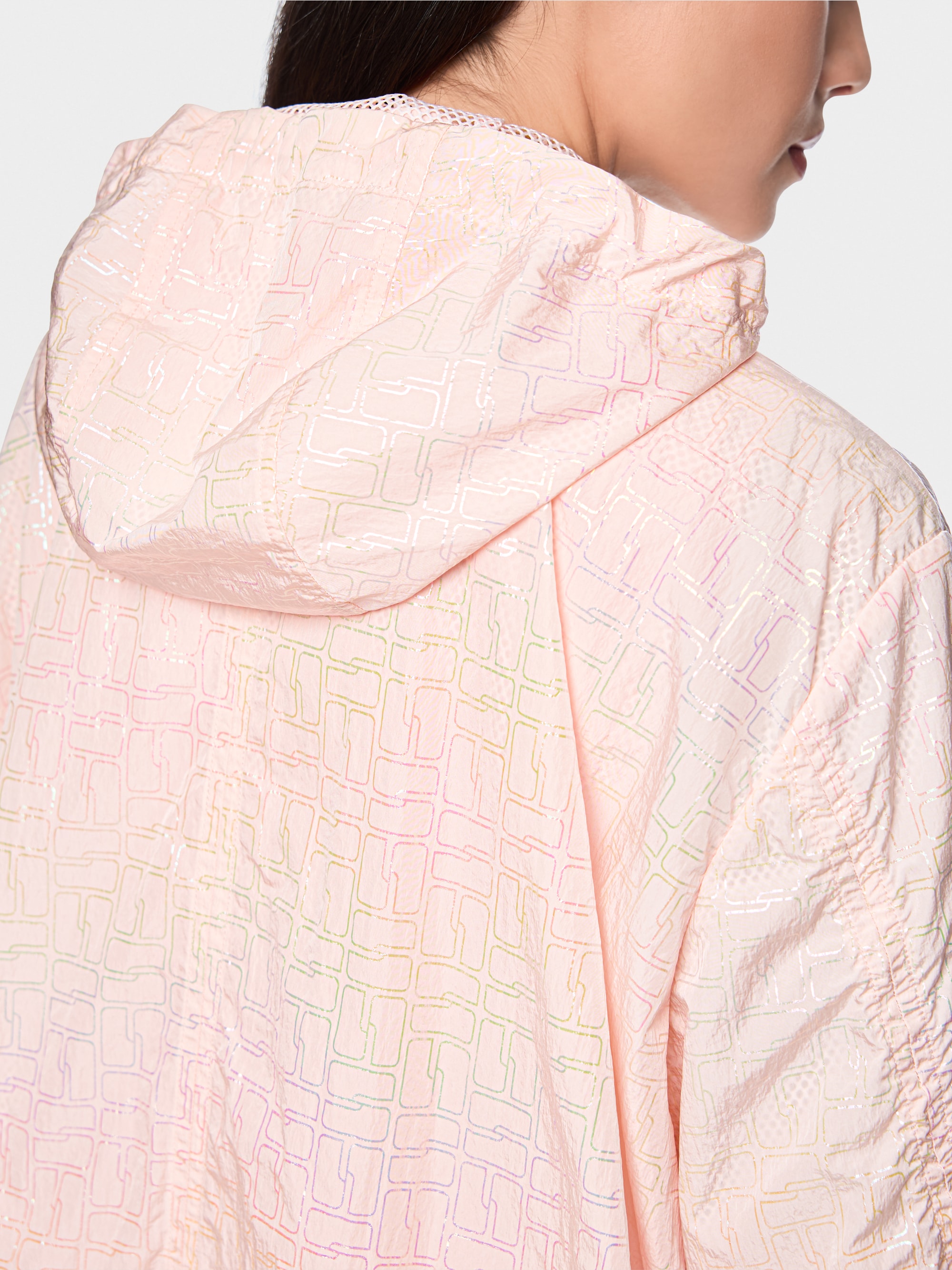 Lightweight outdoor jacket