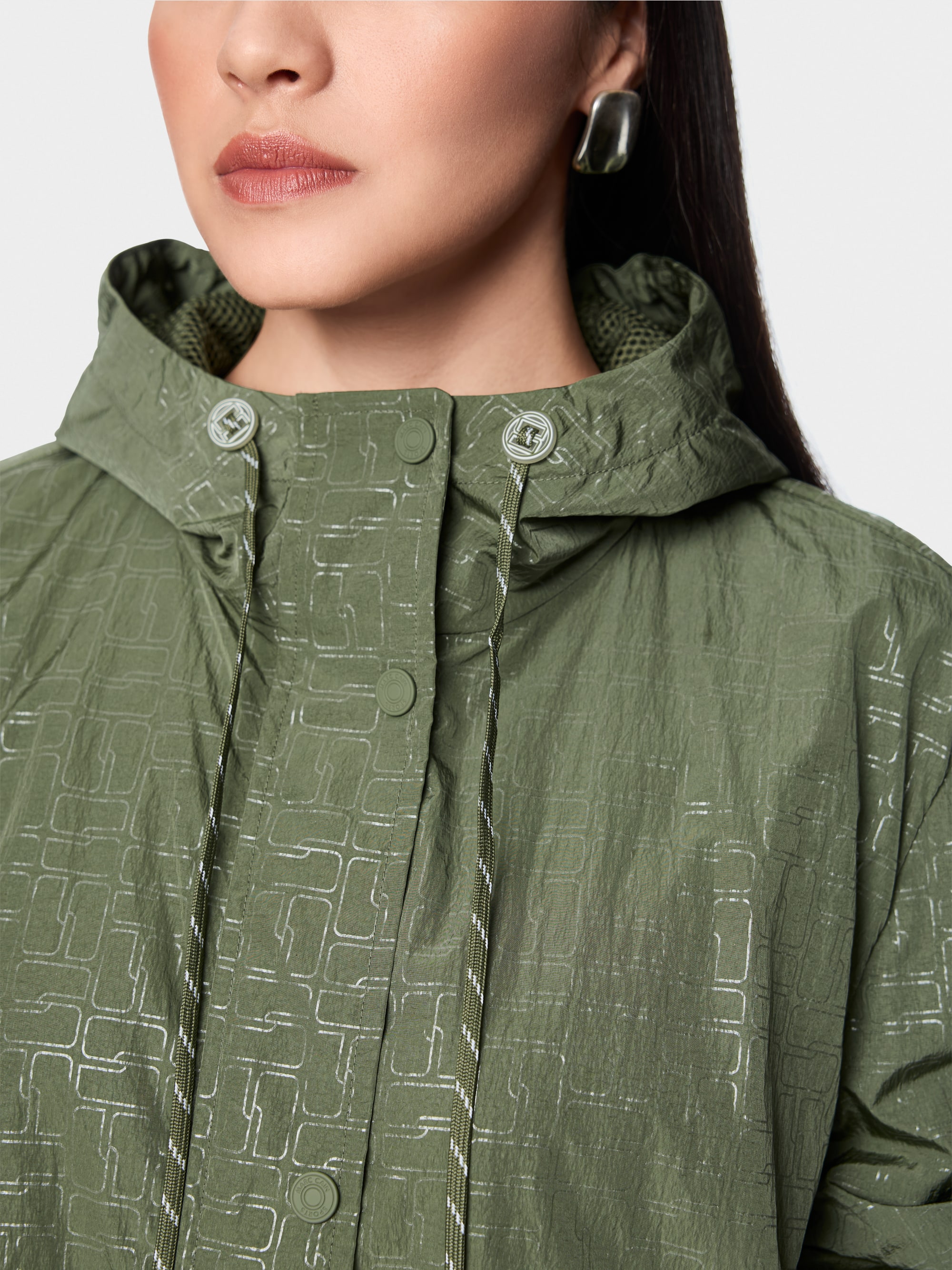 Lightweight outdoor jacket
