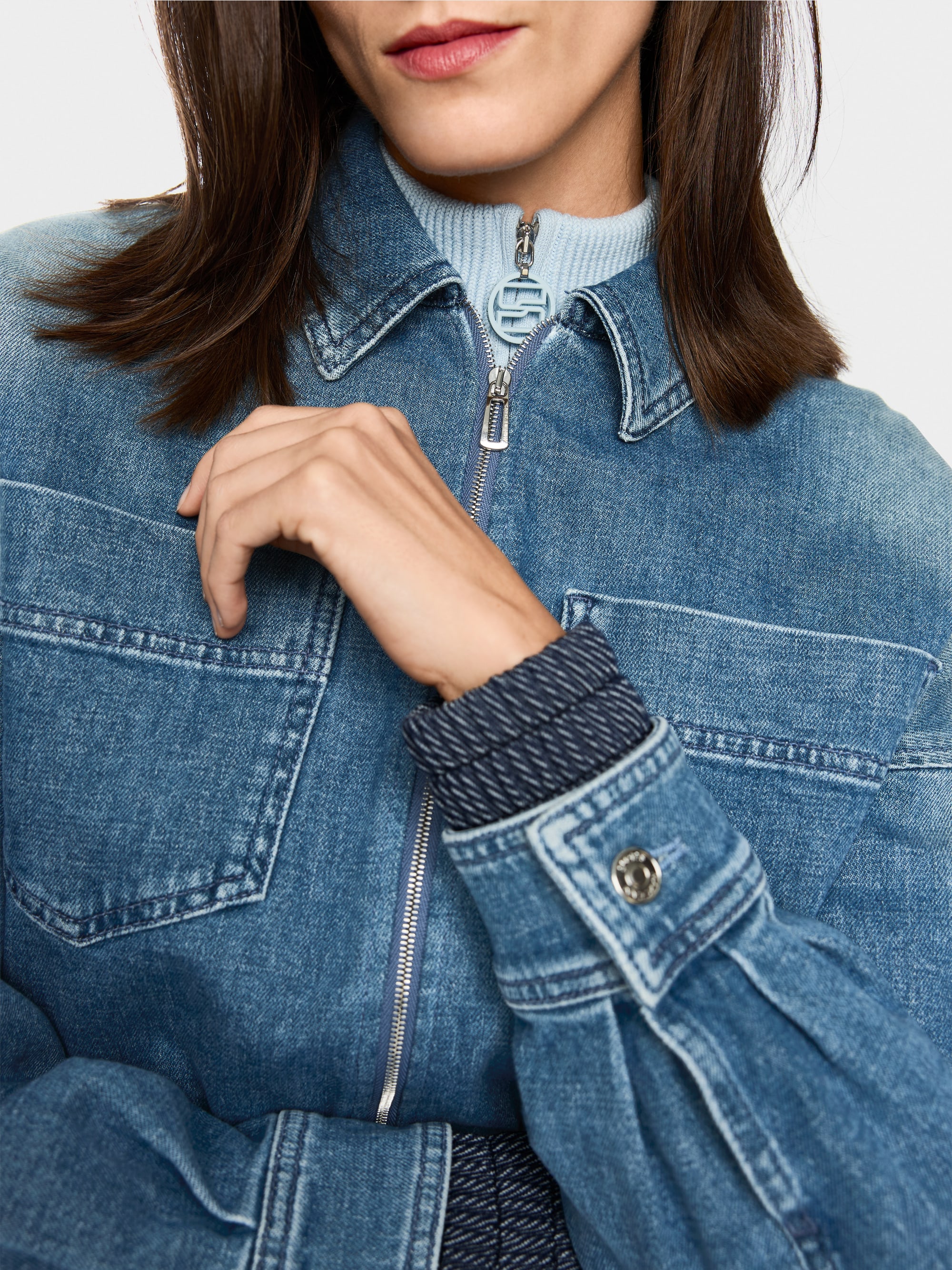 Short denim jacket with zip