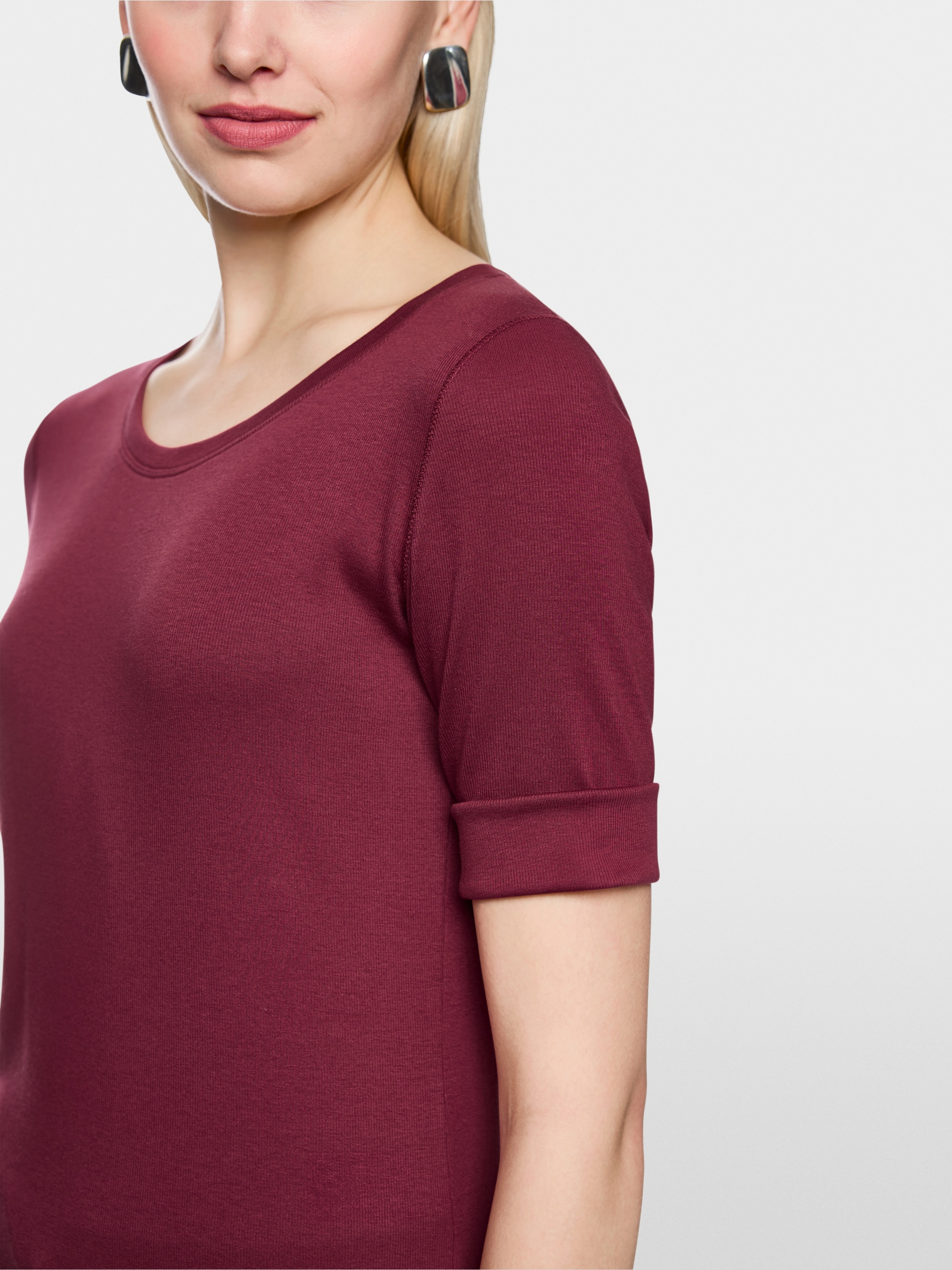 T-shirt with half-length sleeves