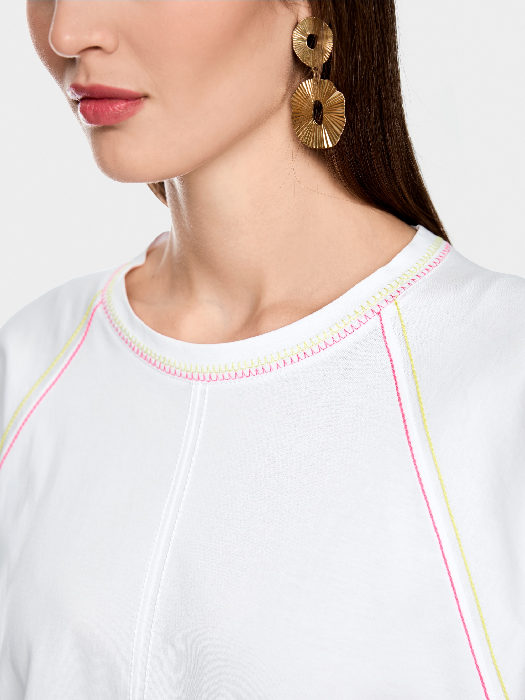 Casual T-shirt with raglan sleeves
