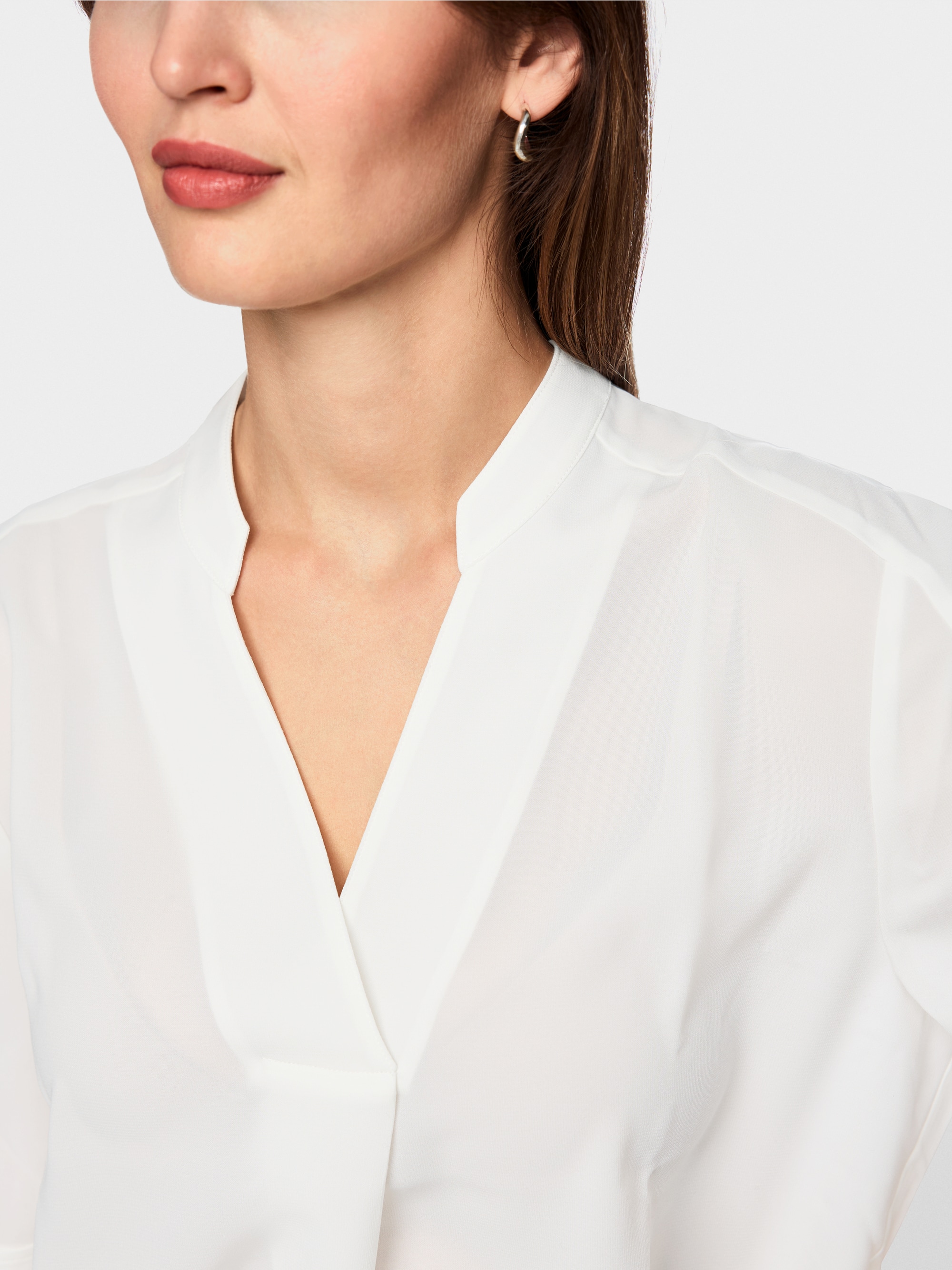 Short-sleeved blouse
