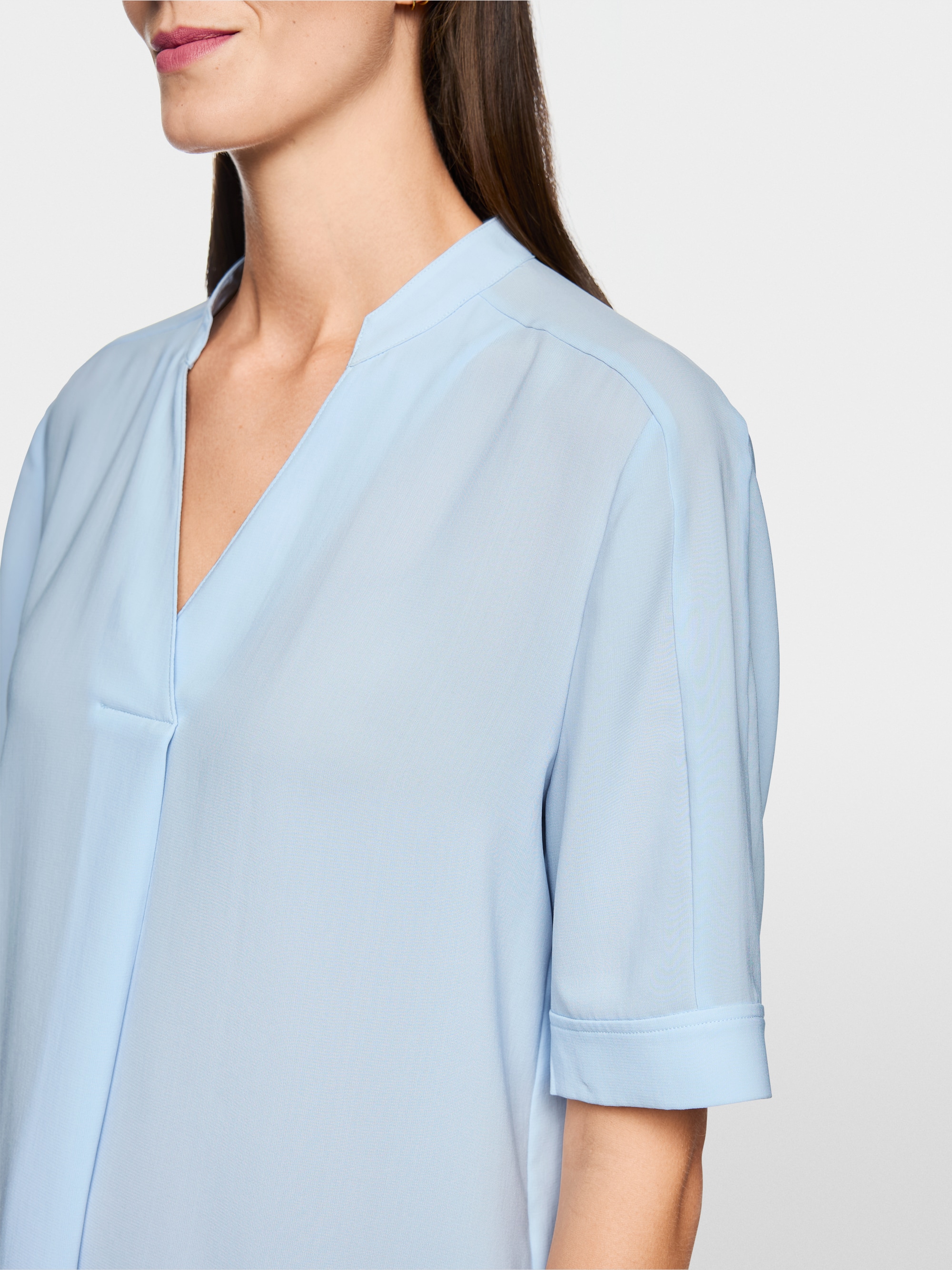 Short-sleeved blouse