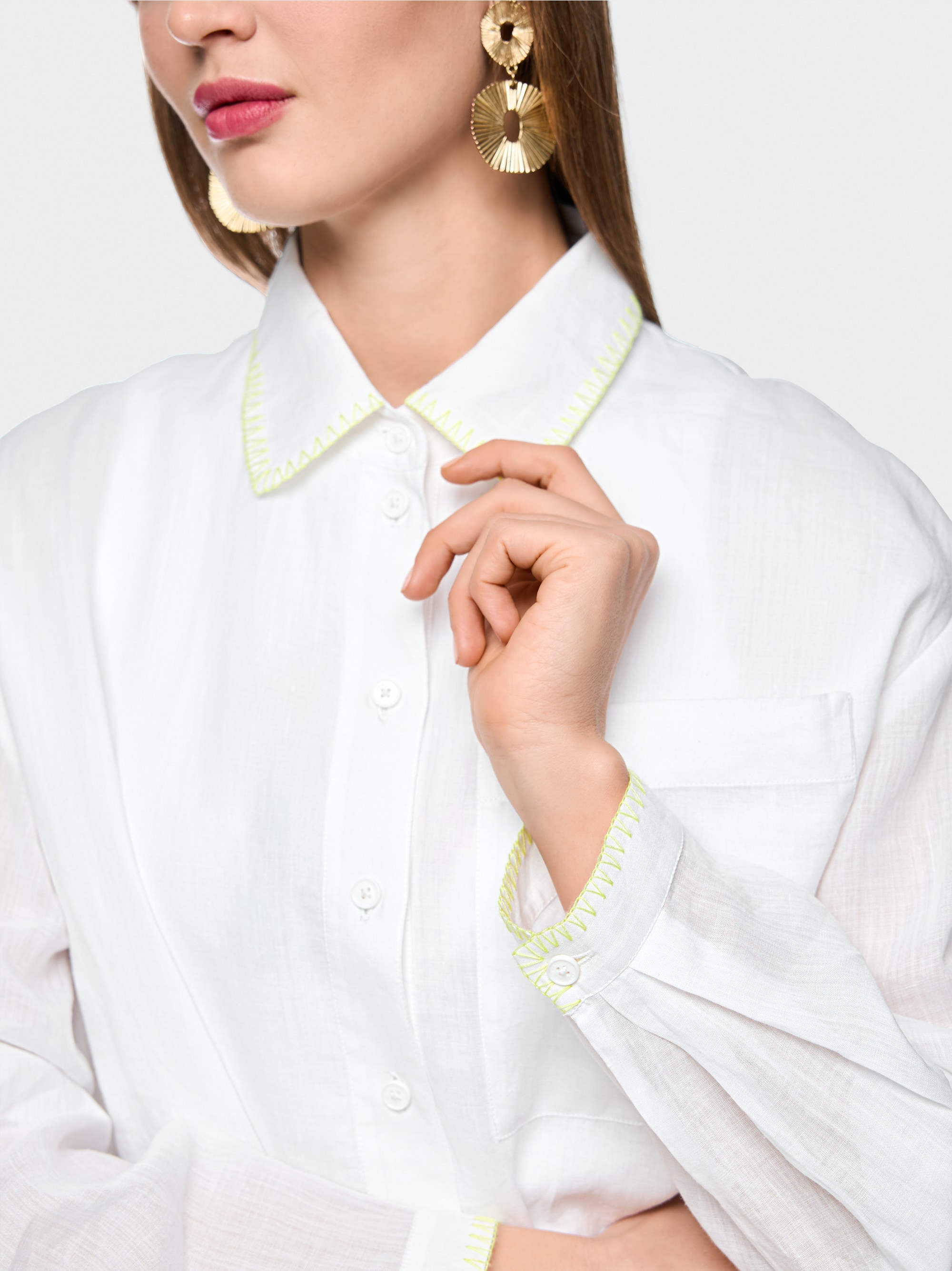 Polo collar ramie blouse with stitching