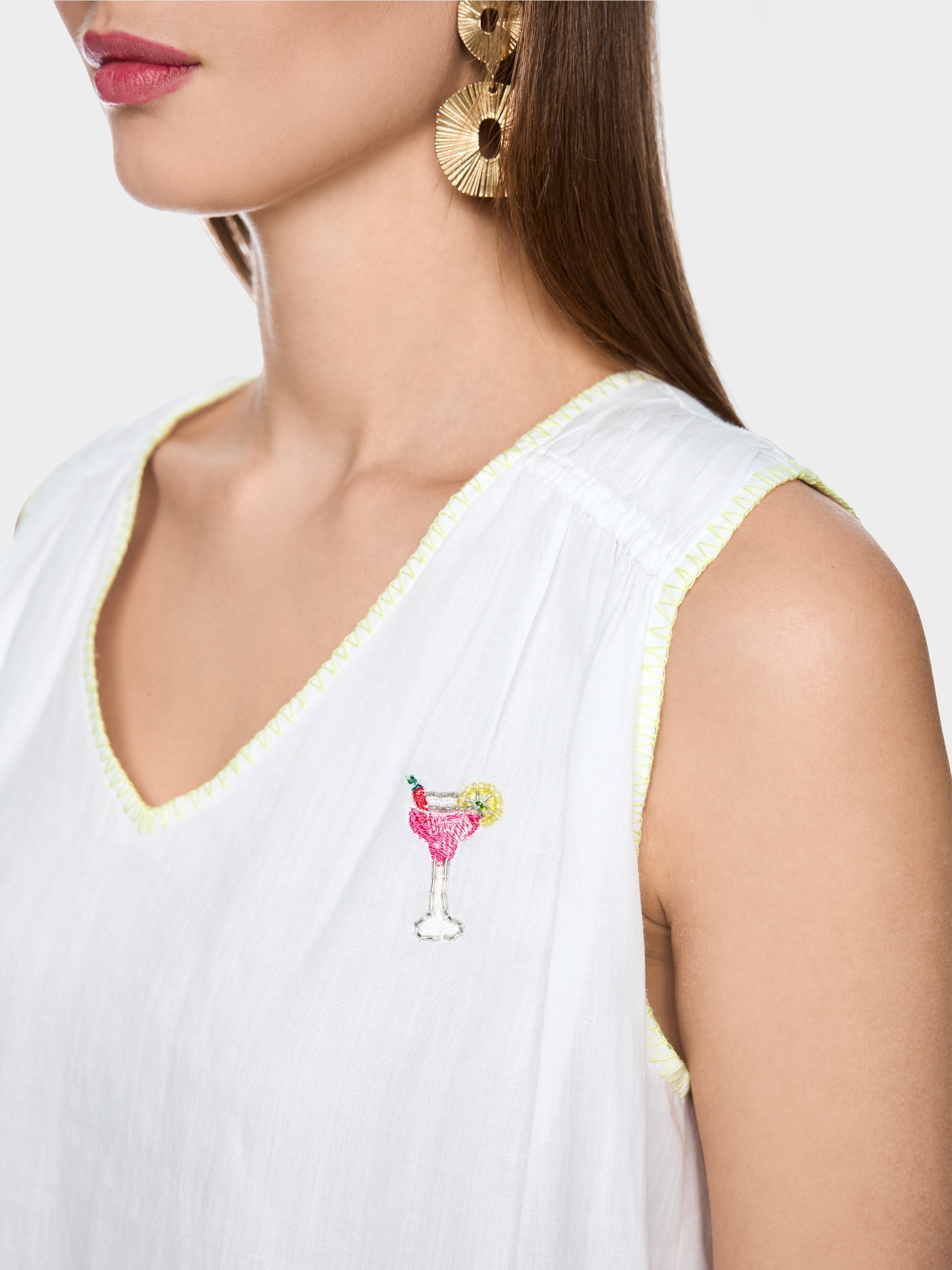 Loose top with embroidered patches