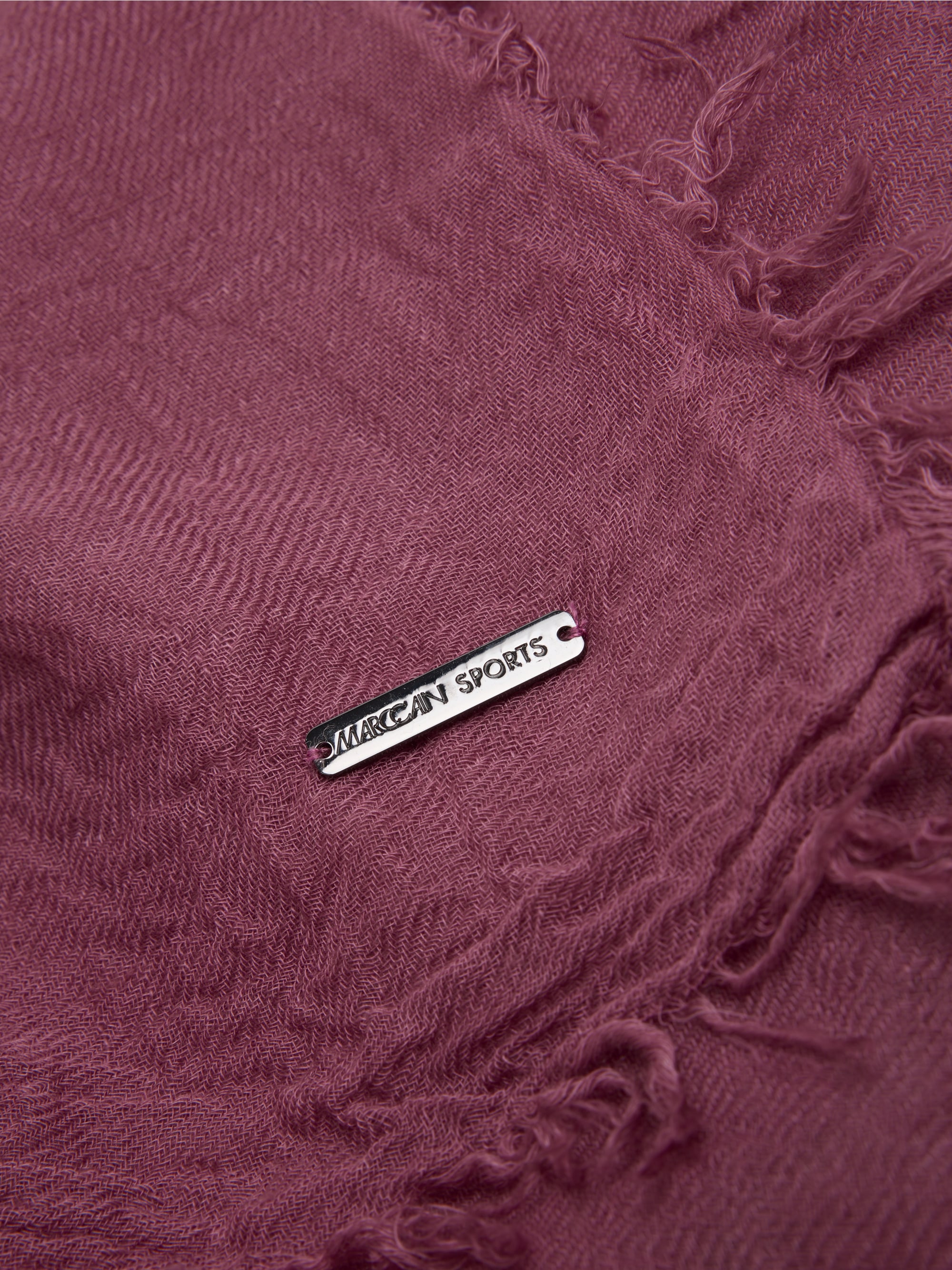 Scarf with crinkle effect