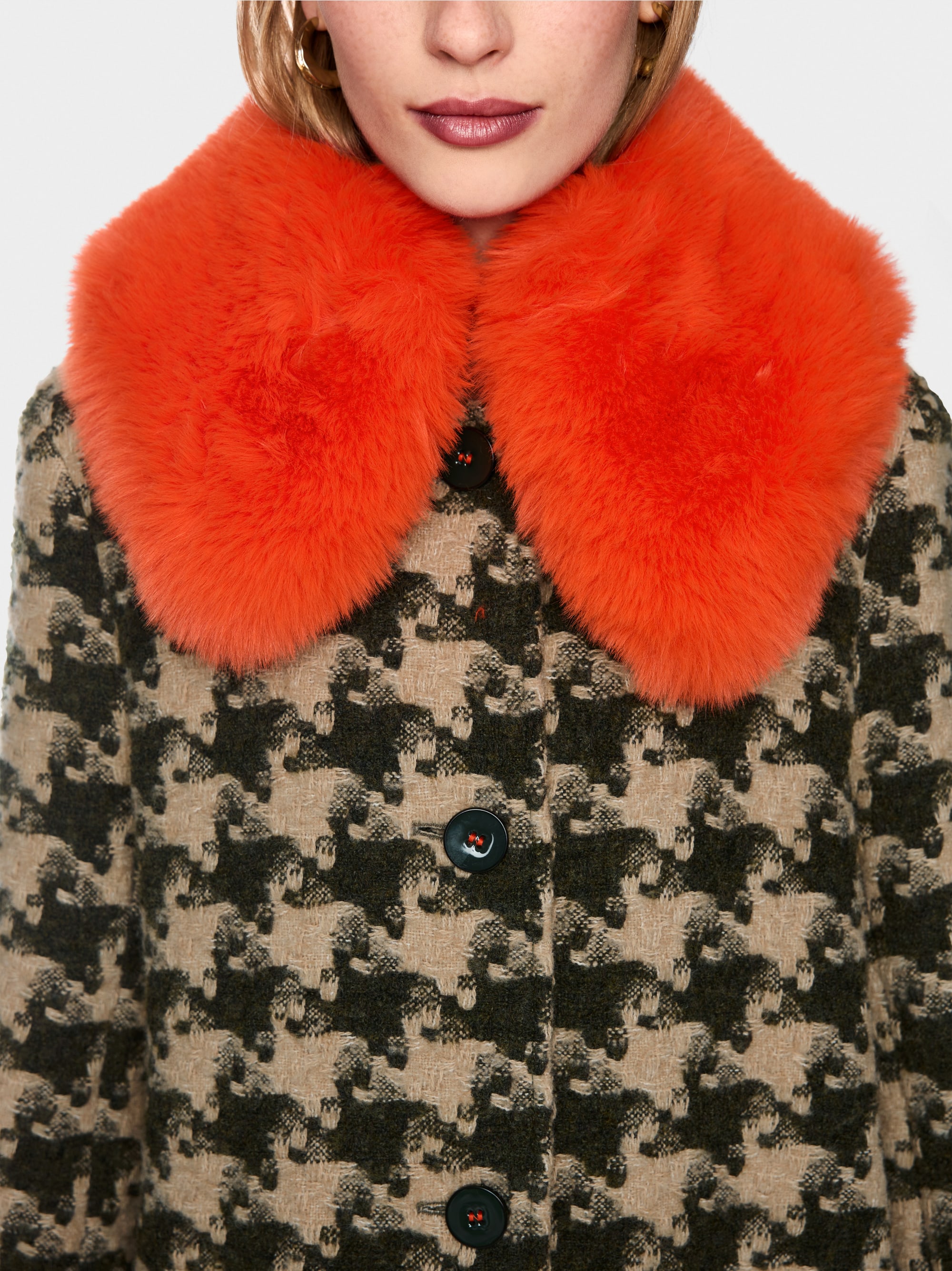 Houndstooth coat with faux fur collar