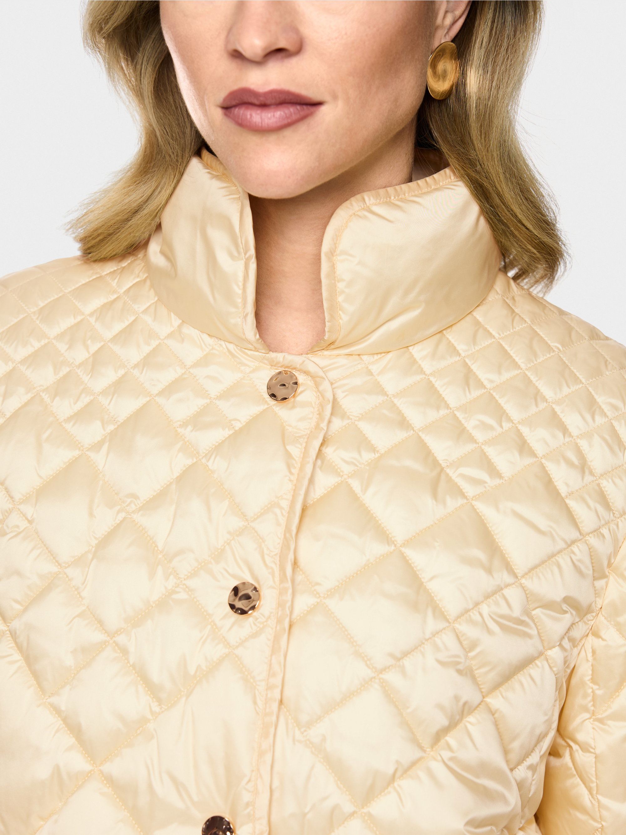 Quilted jacket with decorative buttons