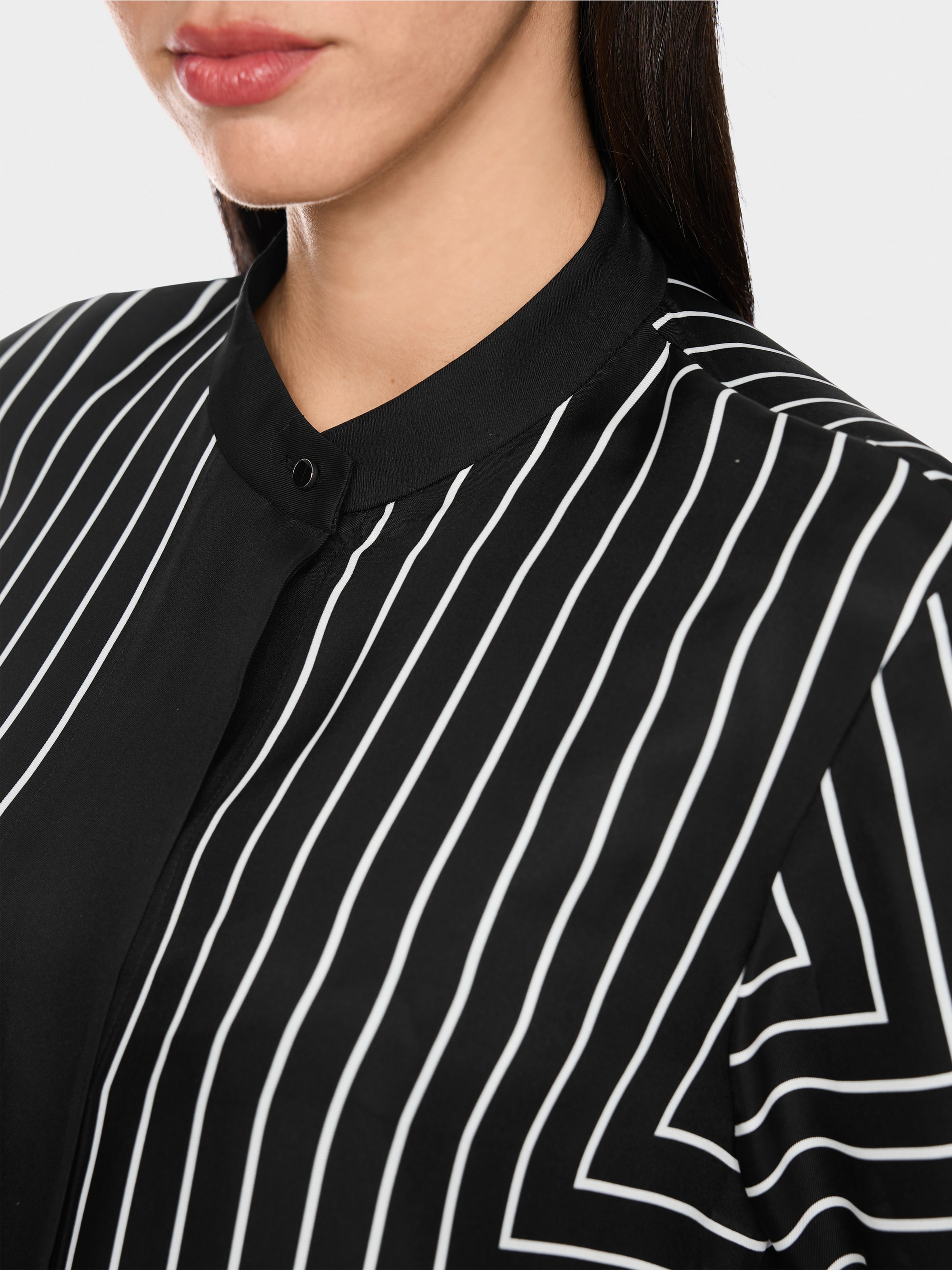 Midi dress with graphic pattern