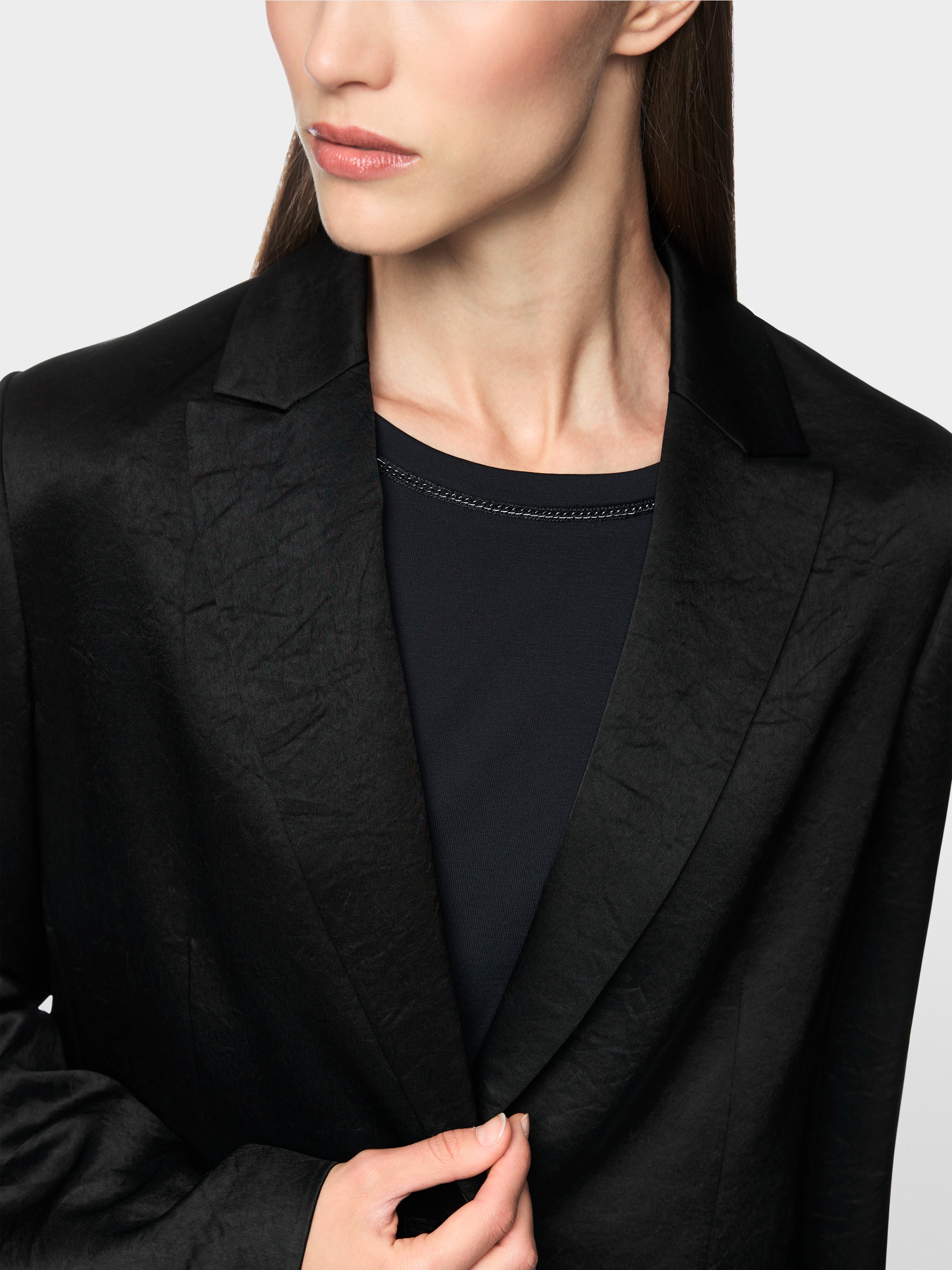 Blazer en satin avec bouton argenté