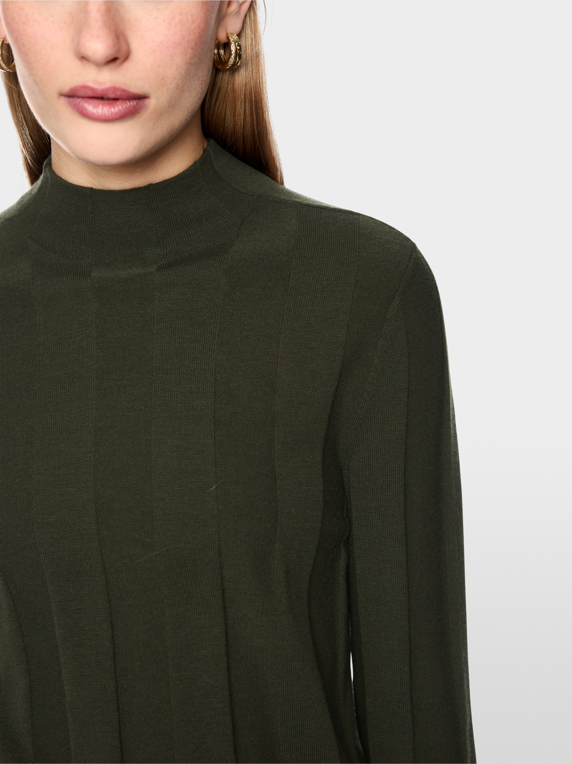 Slim-fit jumper with stand-up collar