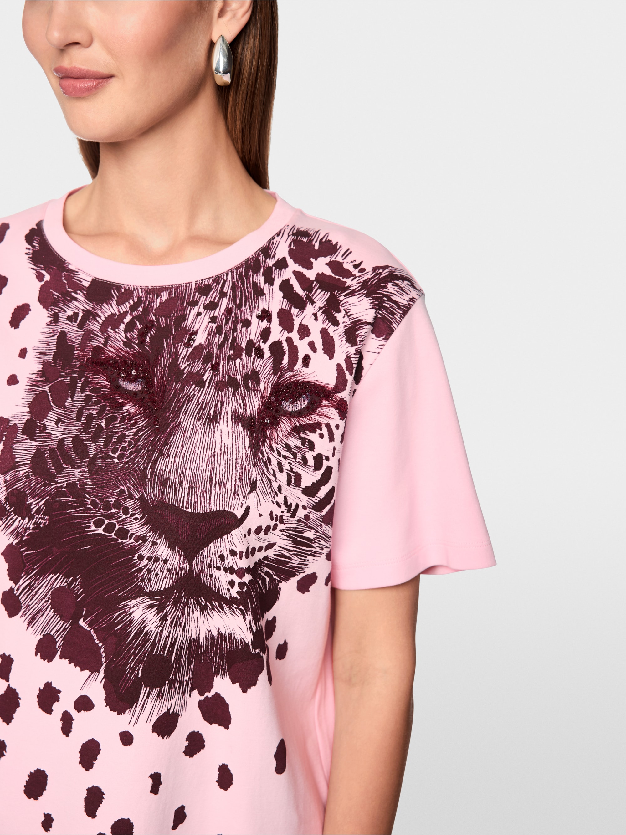 T-shirt with leopard print