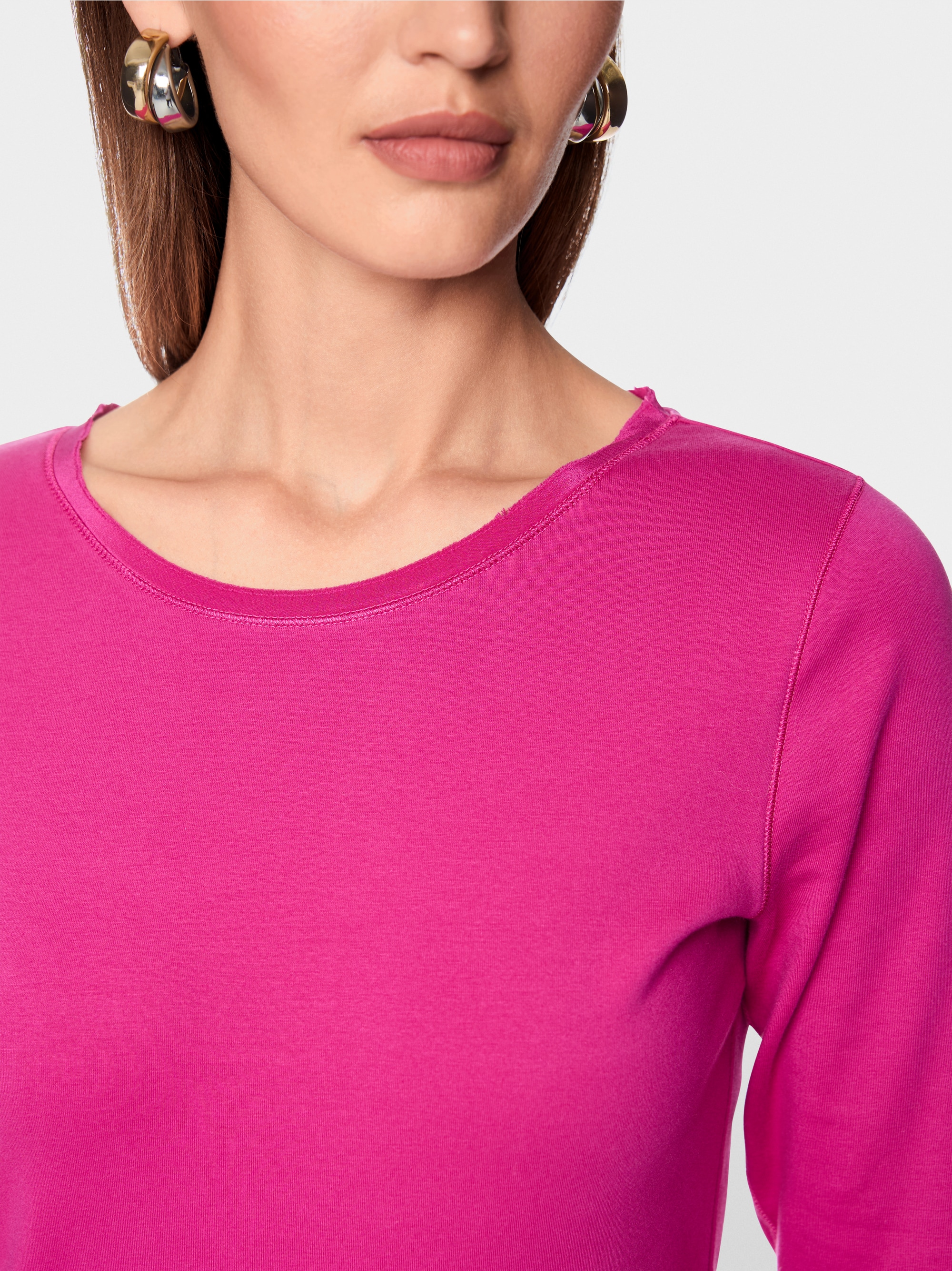 Shirt with silk neck trim