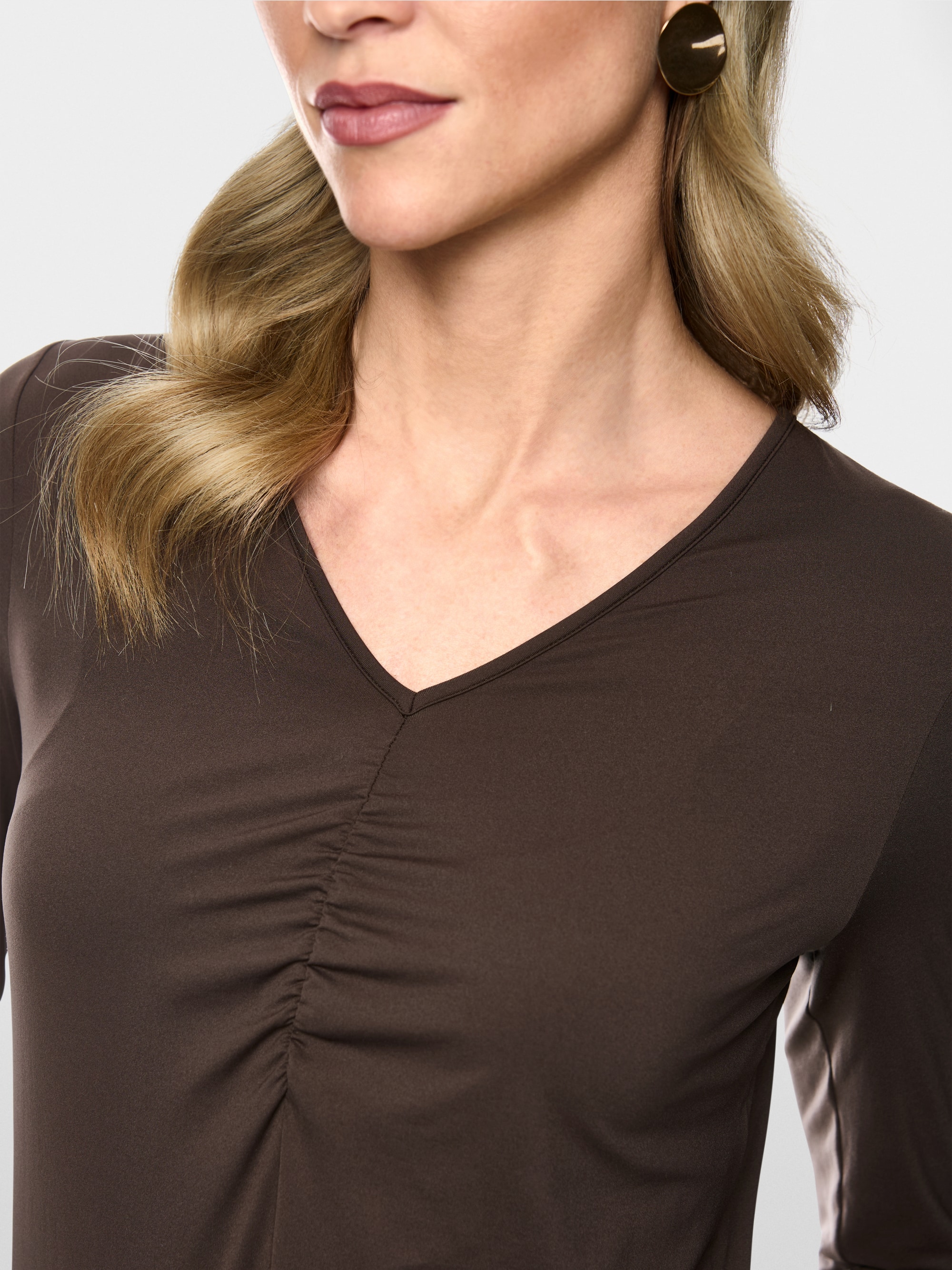 Refined long-sleeved stretch top