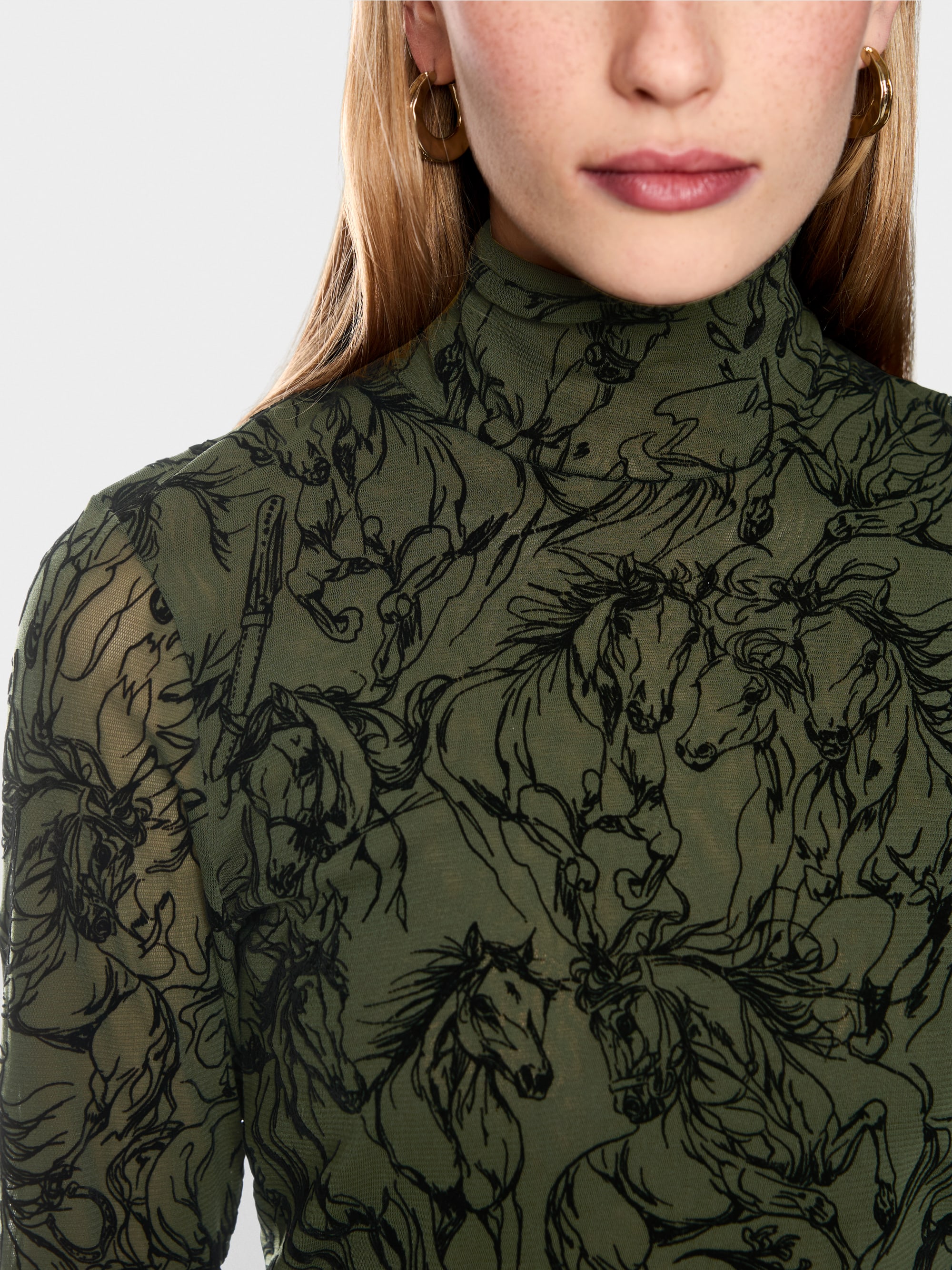 Shirt with velvet flocking