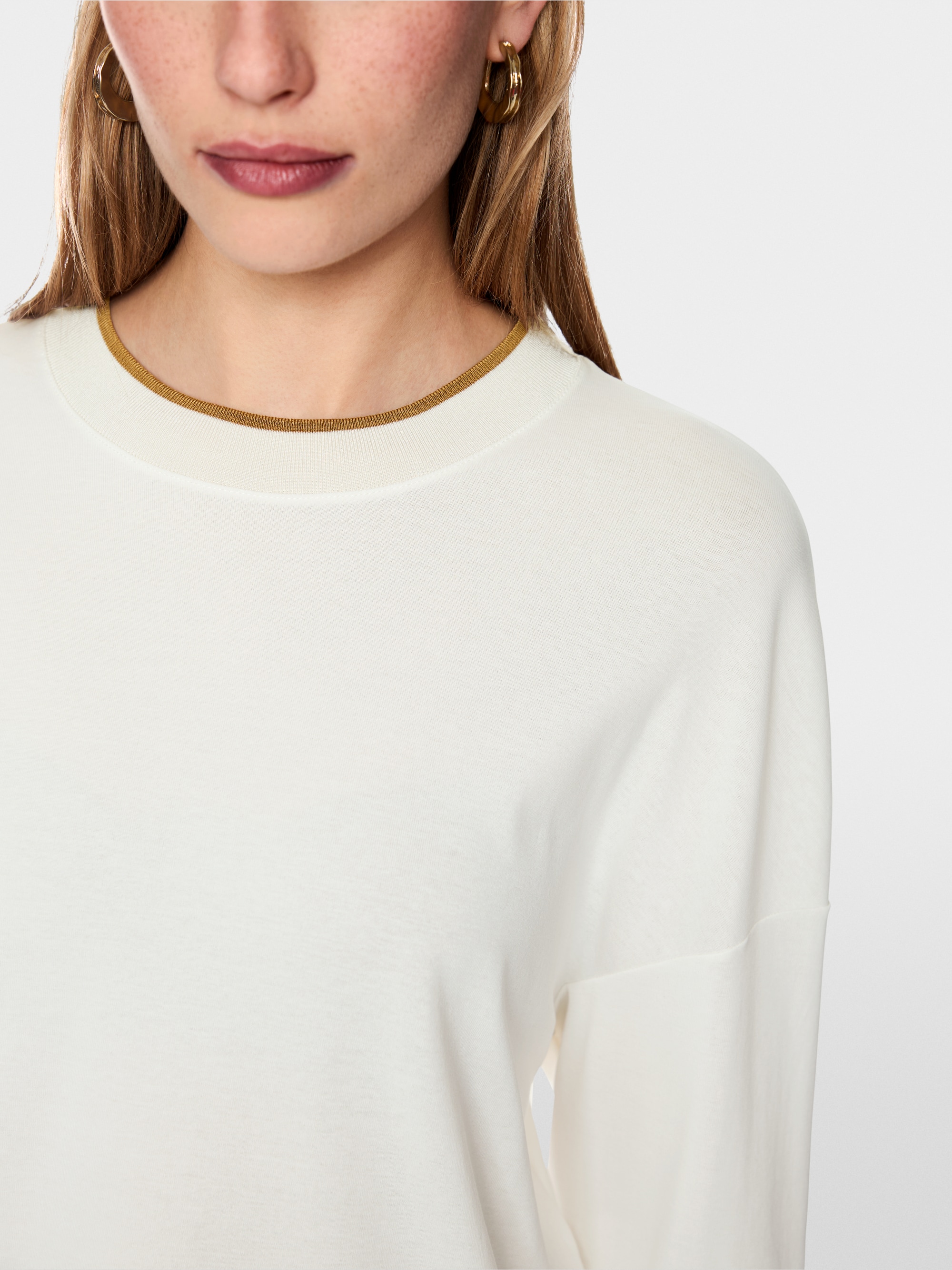 Shirt with contrasting stripes
