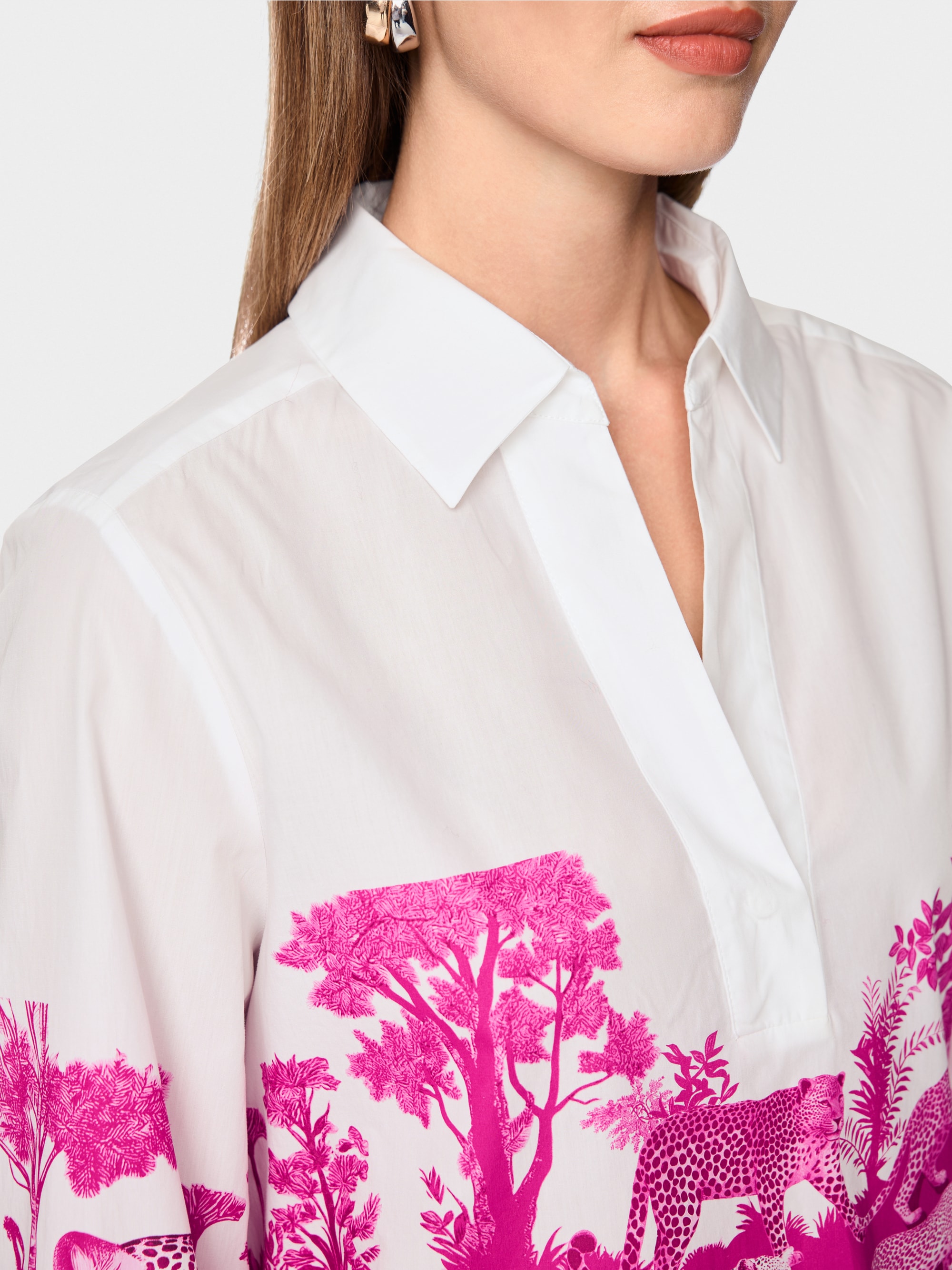 Blouse with graphic leopard print