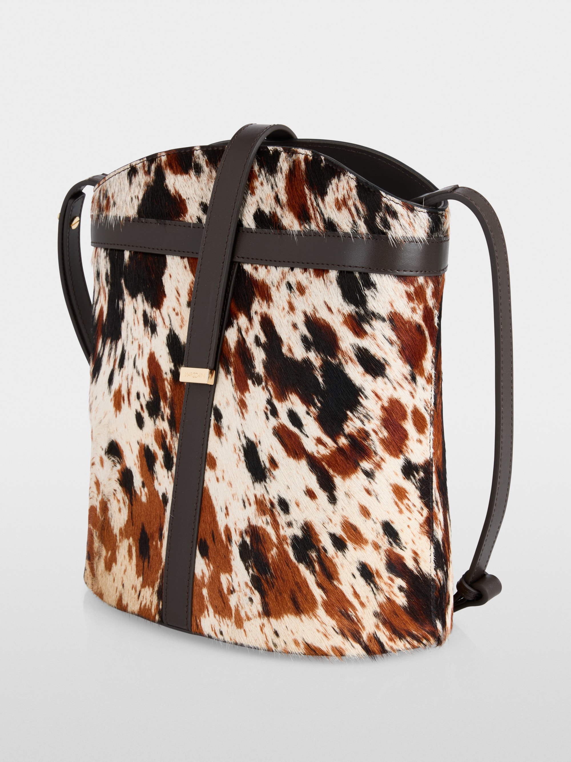 Extravagant bucket bag