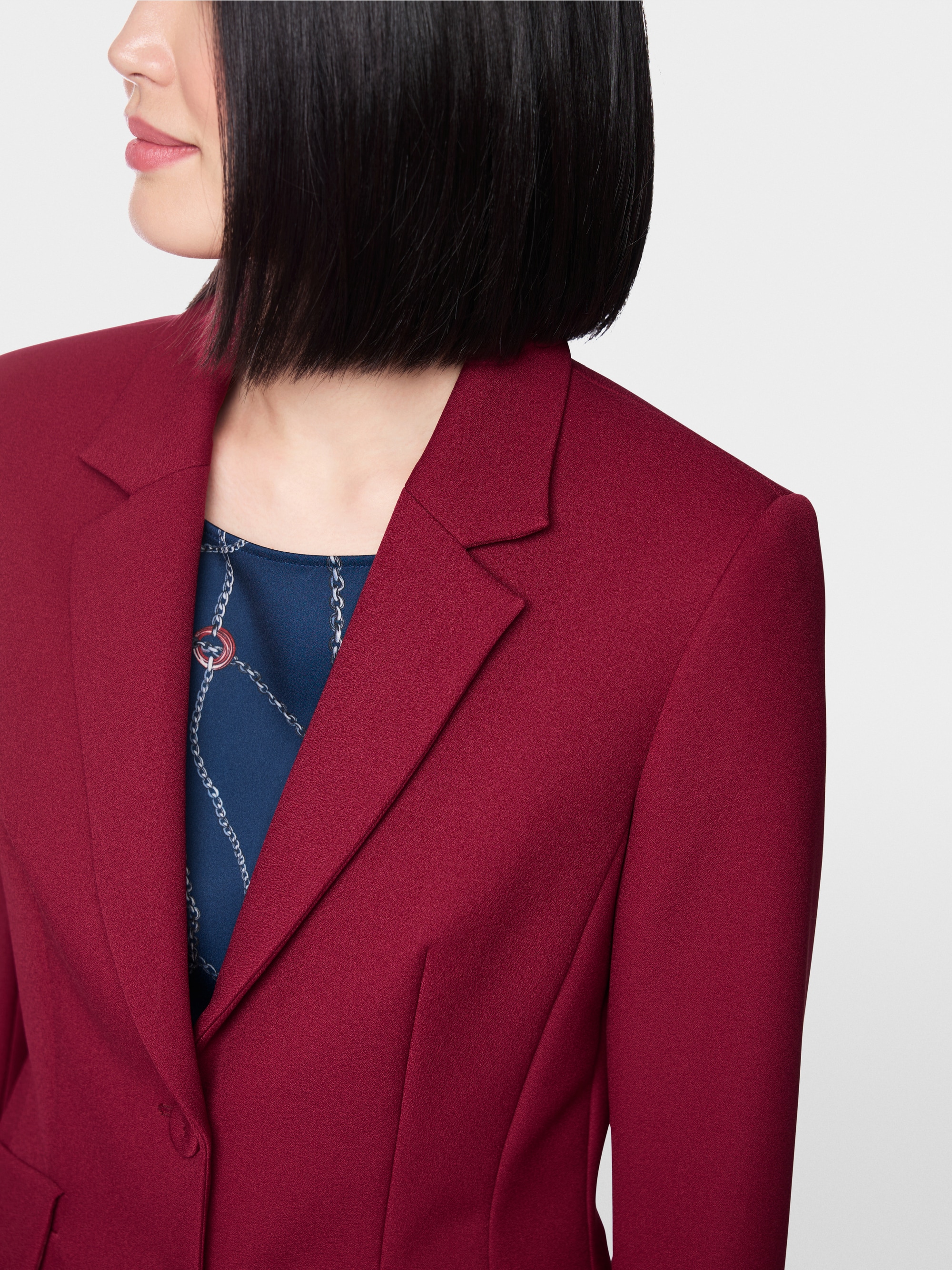 Fitted blazer with lapels