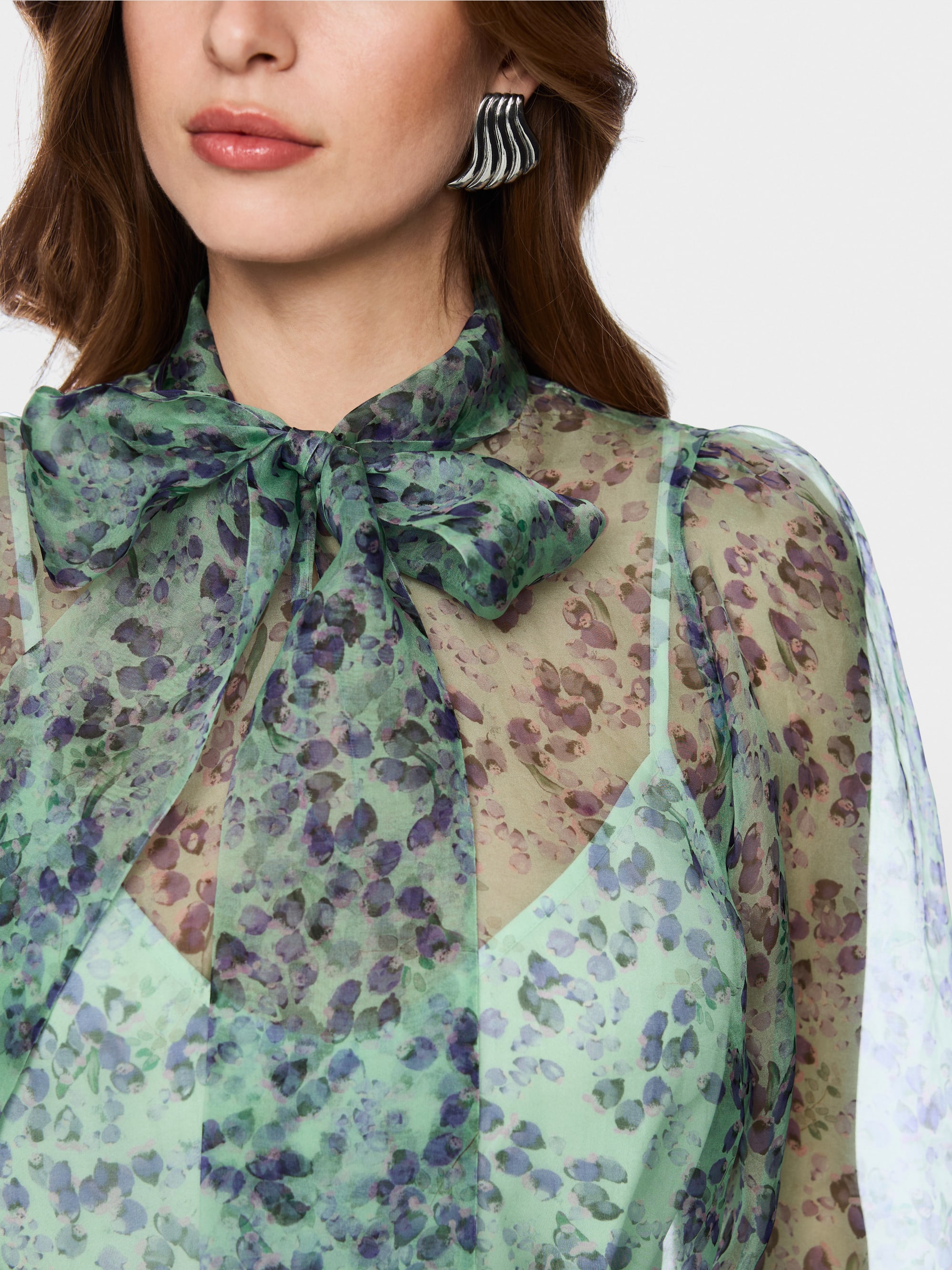 Blouse en soie avec lavallière