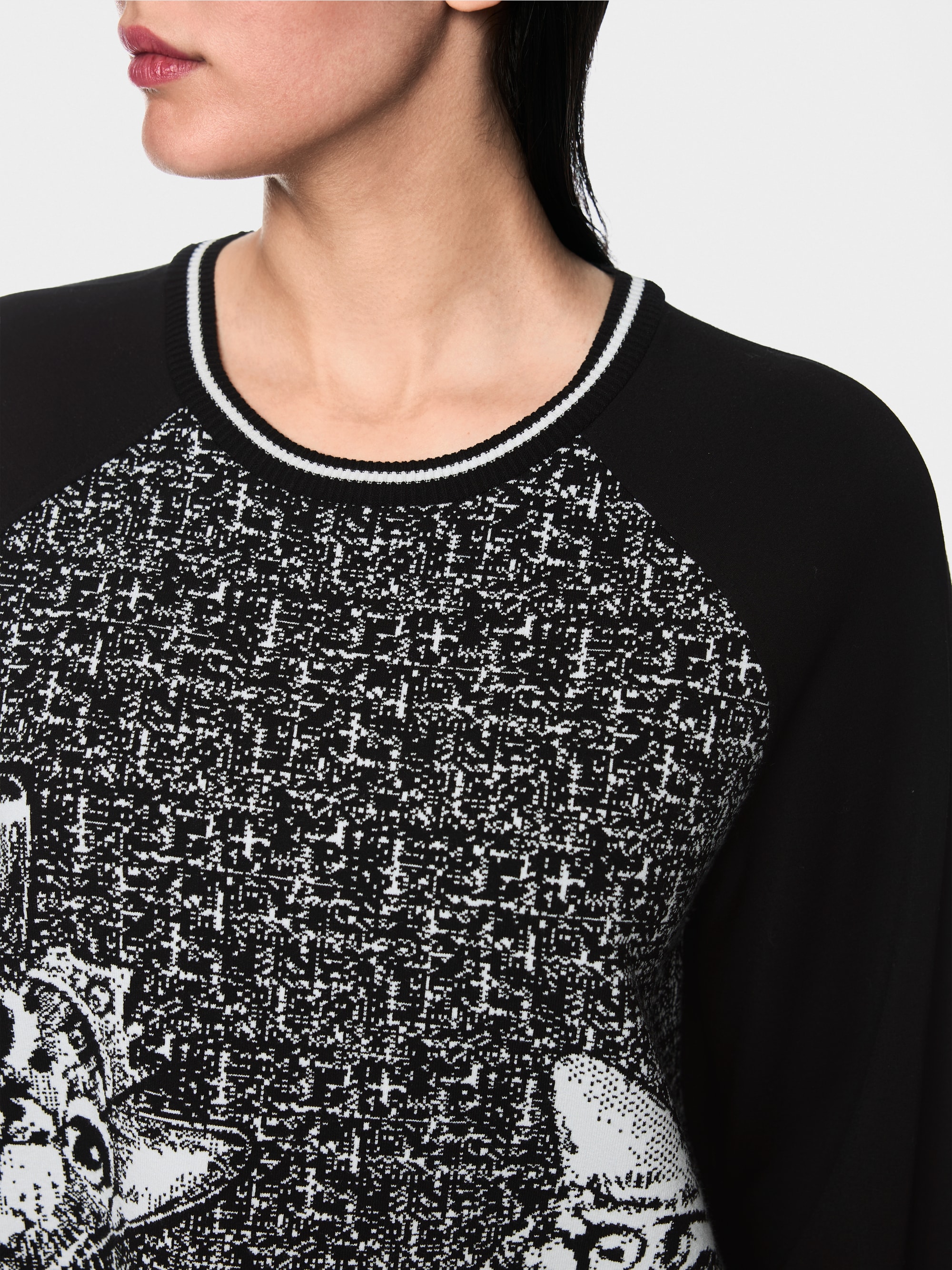 ‘Knitted in Germany’ print dress