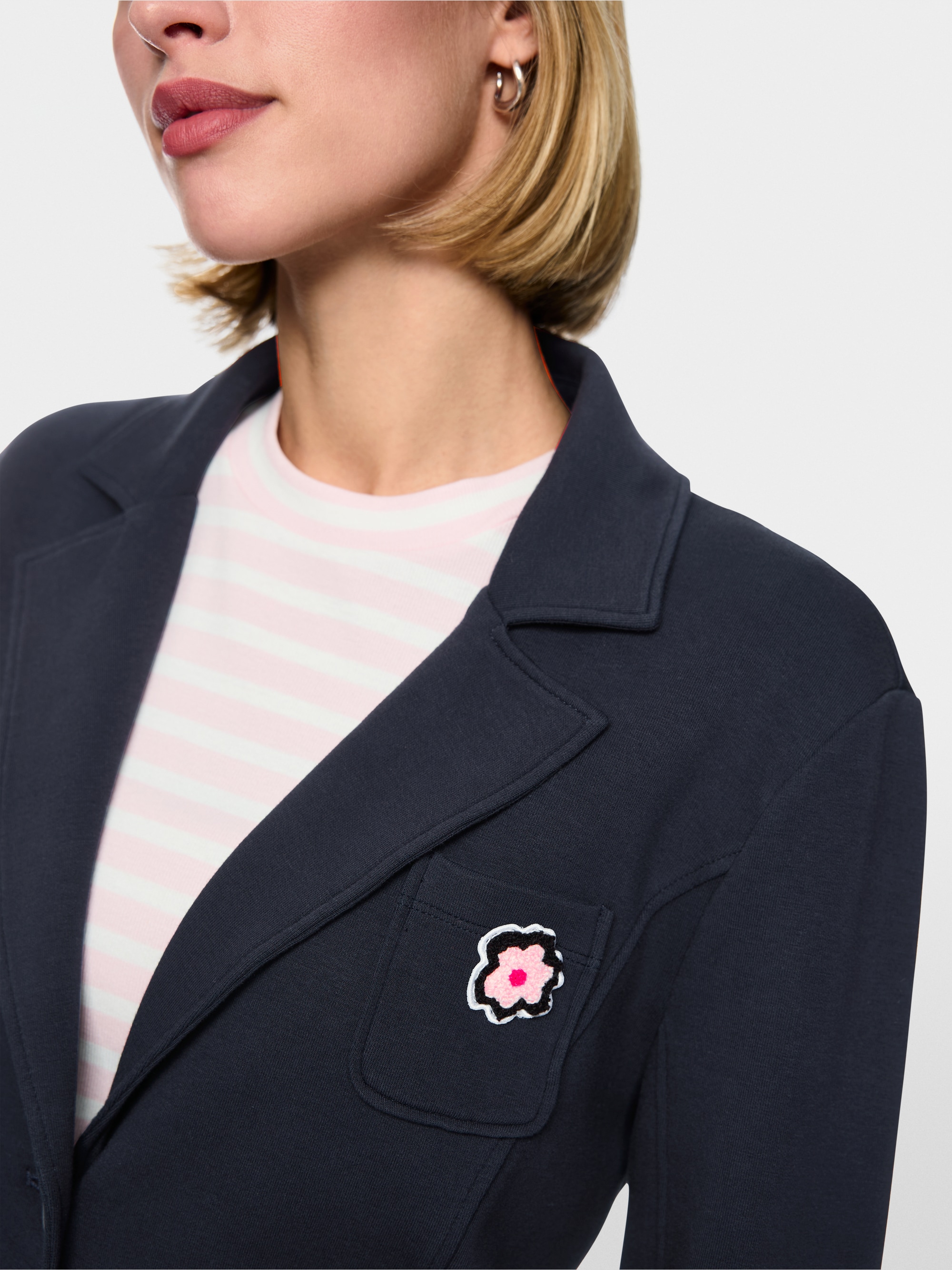Blazer à col à revers et patch floral