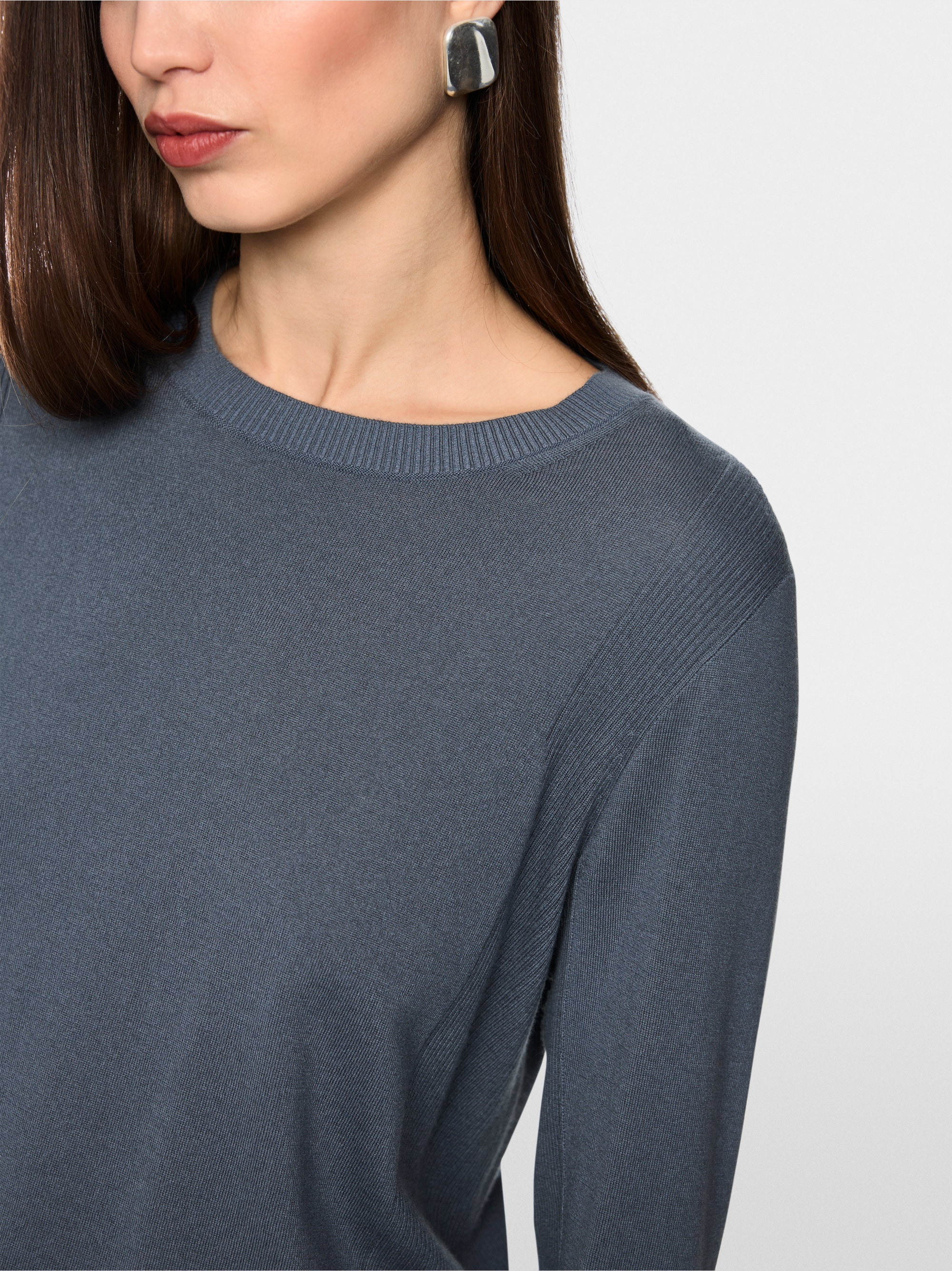 Lightweight jumper
