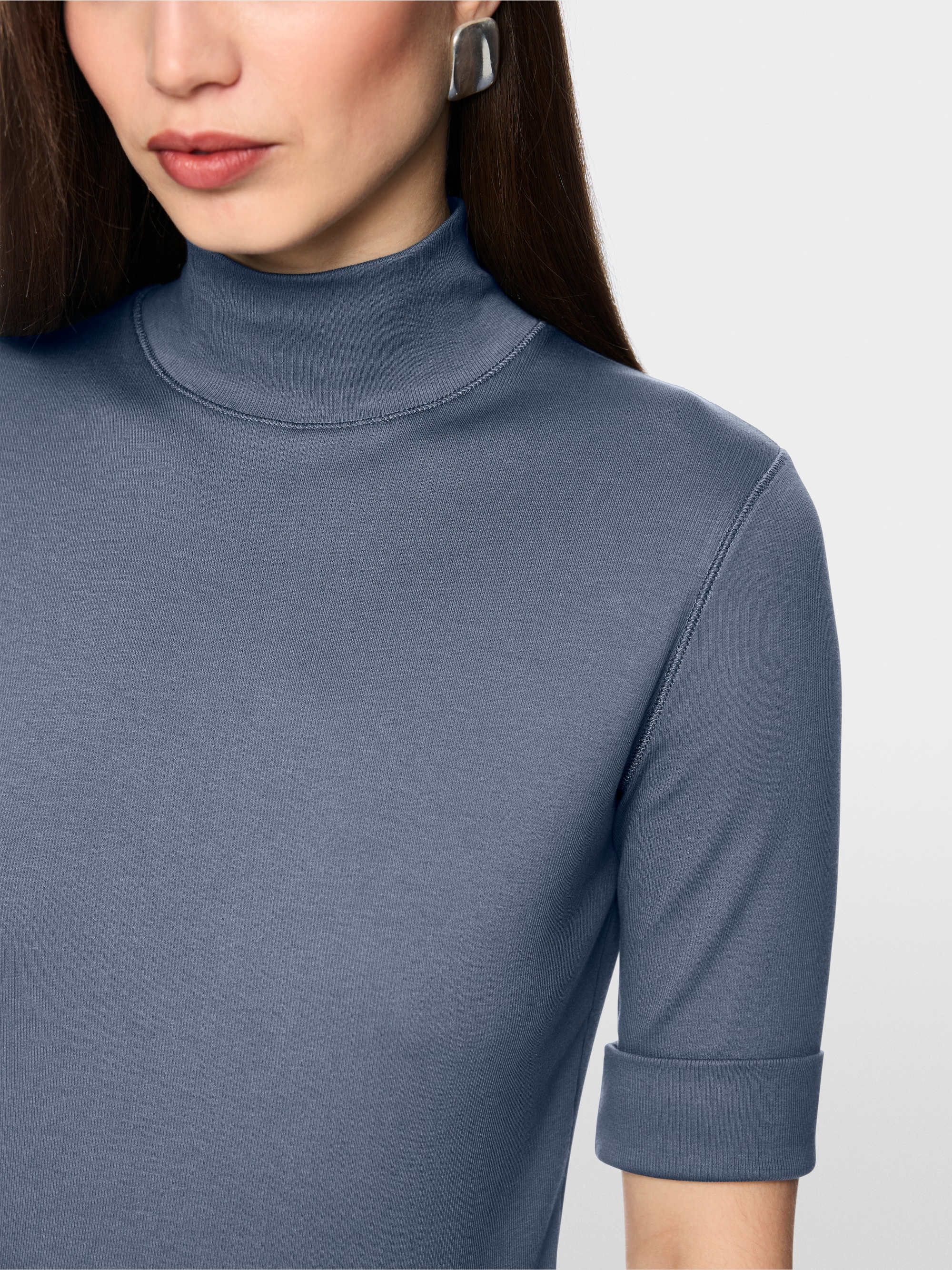 Basic shirt with stand-up collar