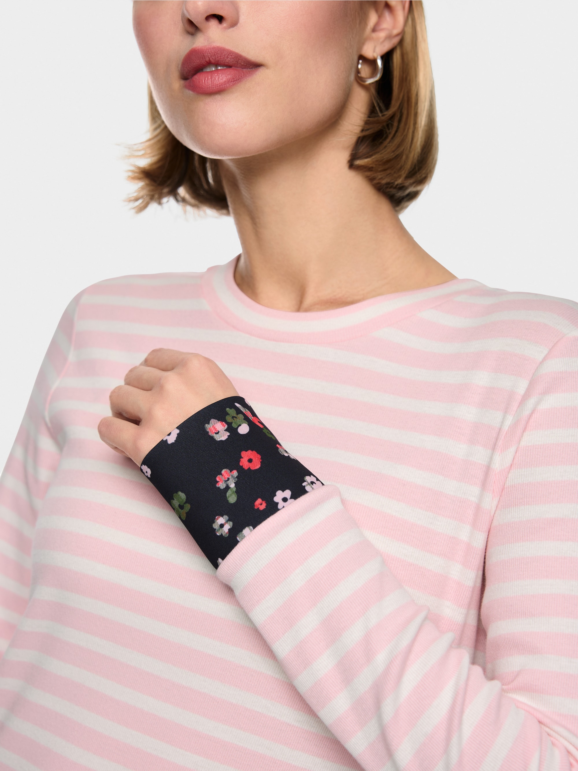 Long-sleeved shirt with striped look