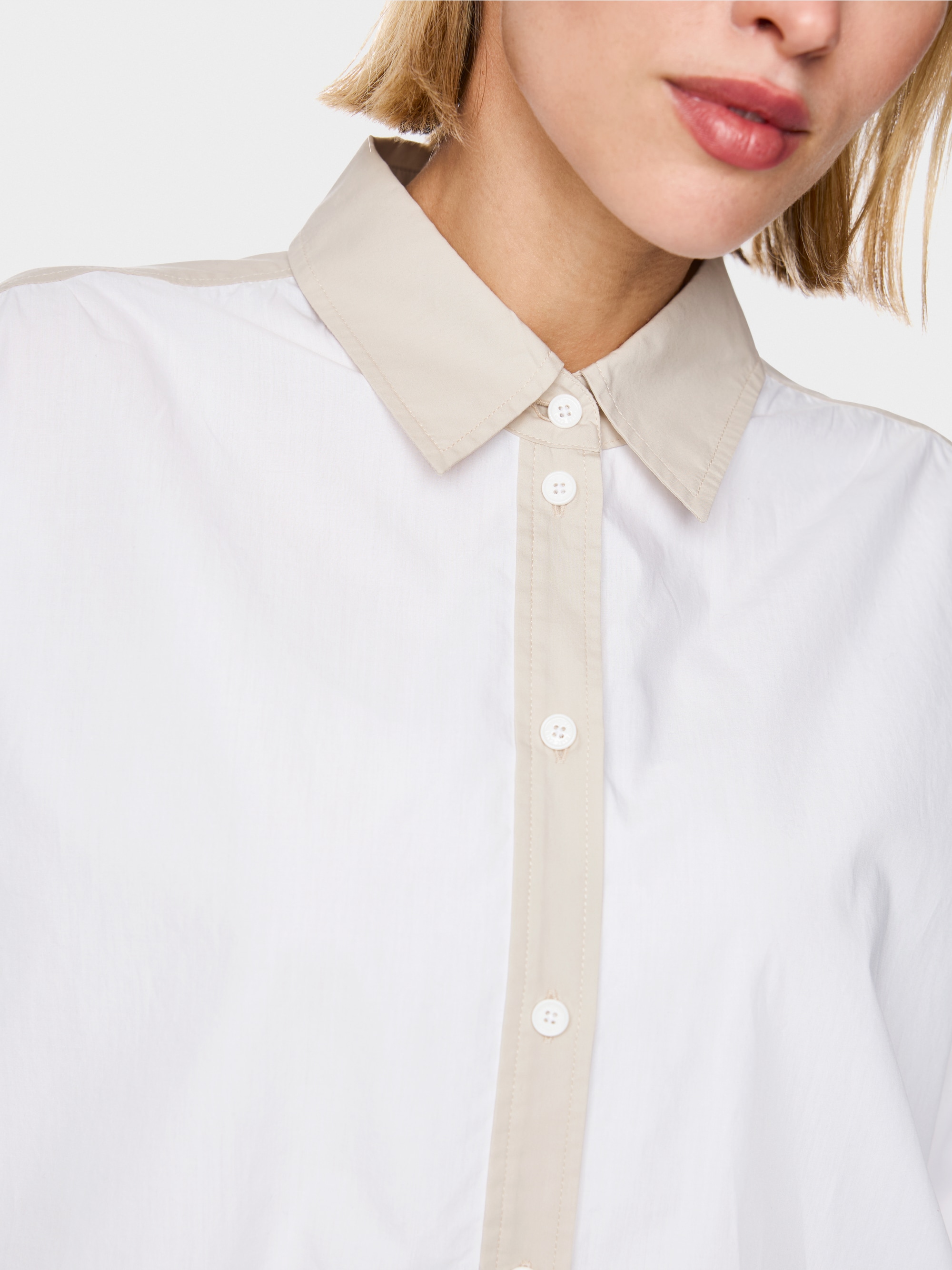 Blouse courte en coton avec détails contrastés