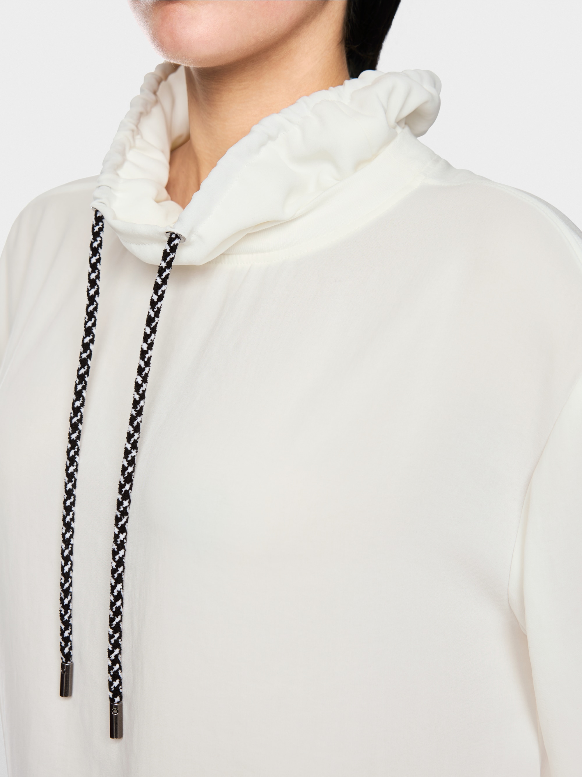Loose-fitting blouse