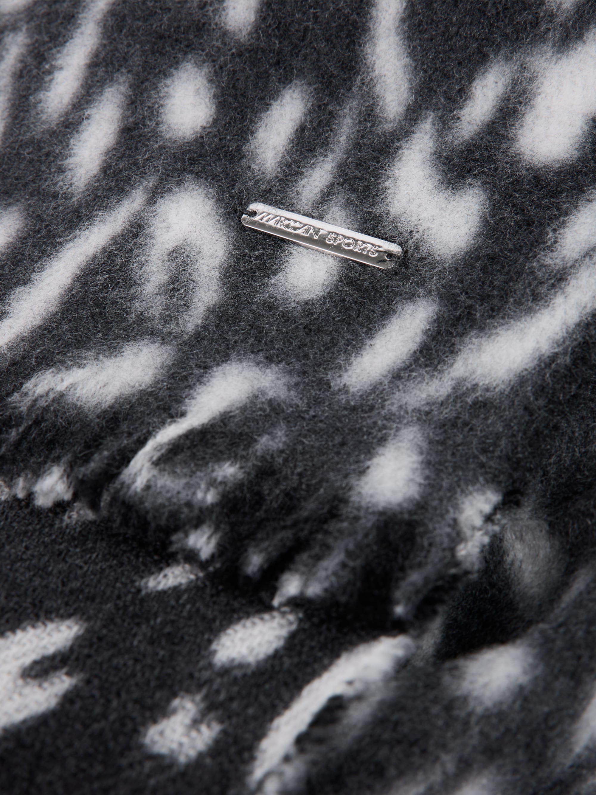 Scarf made from new wool