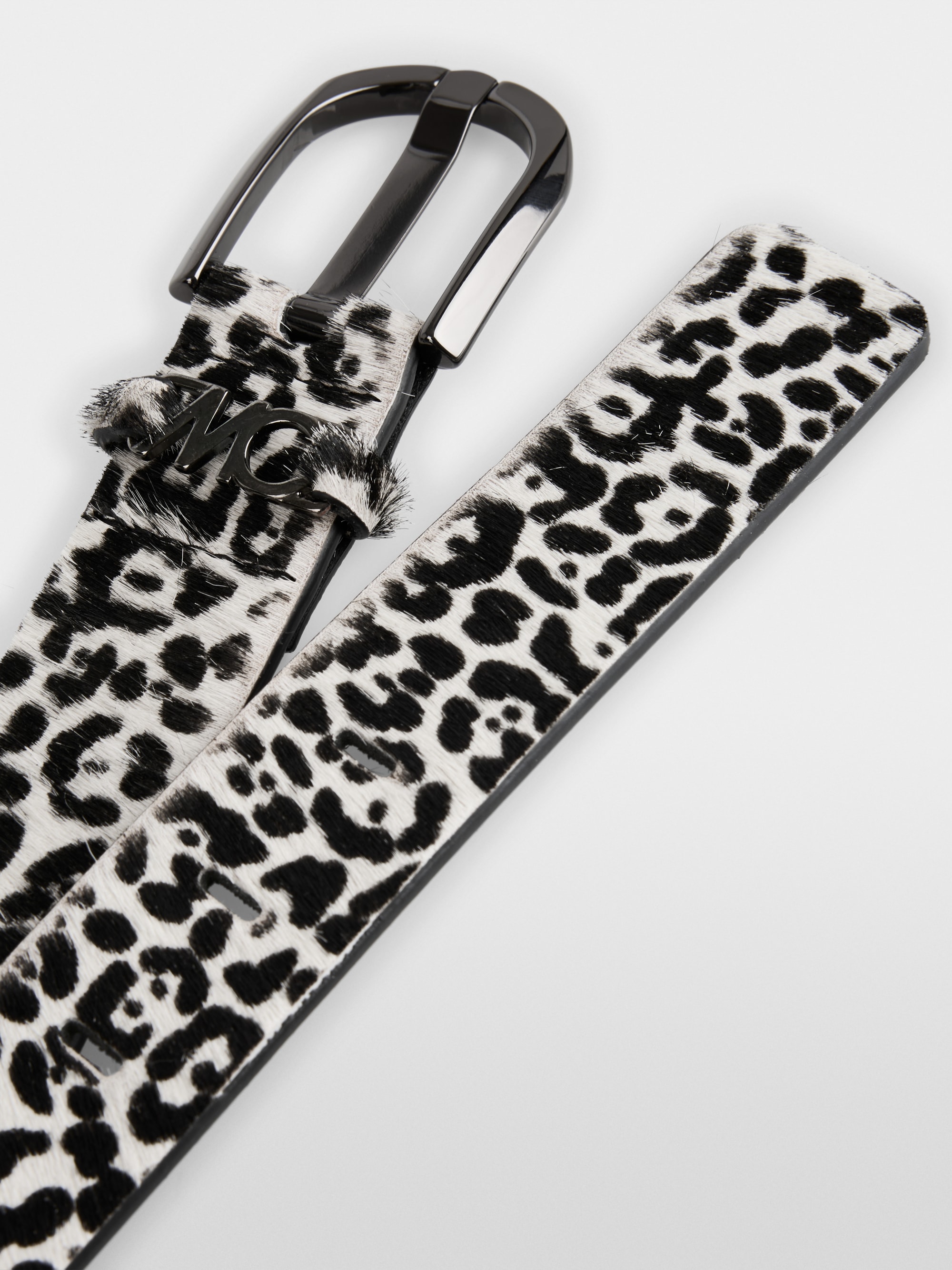 Leather belt with leopard print