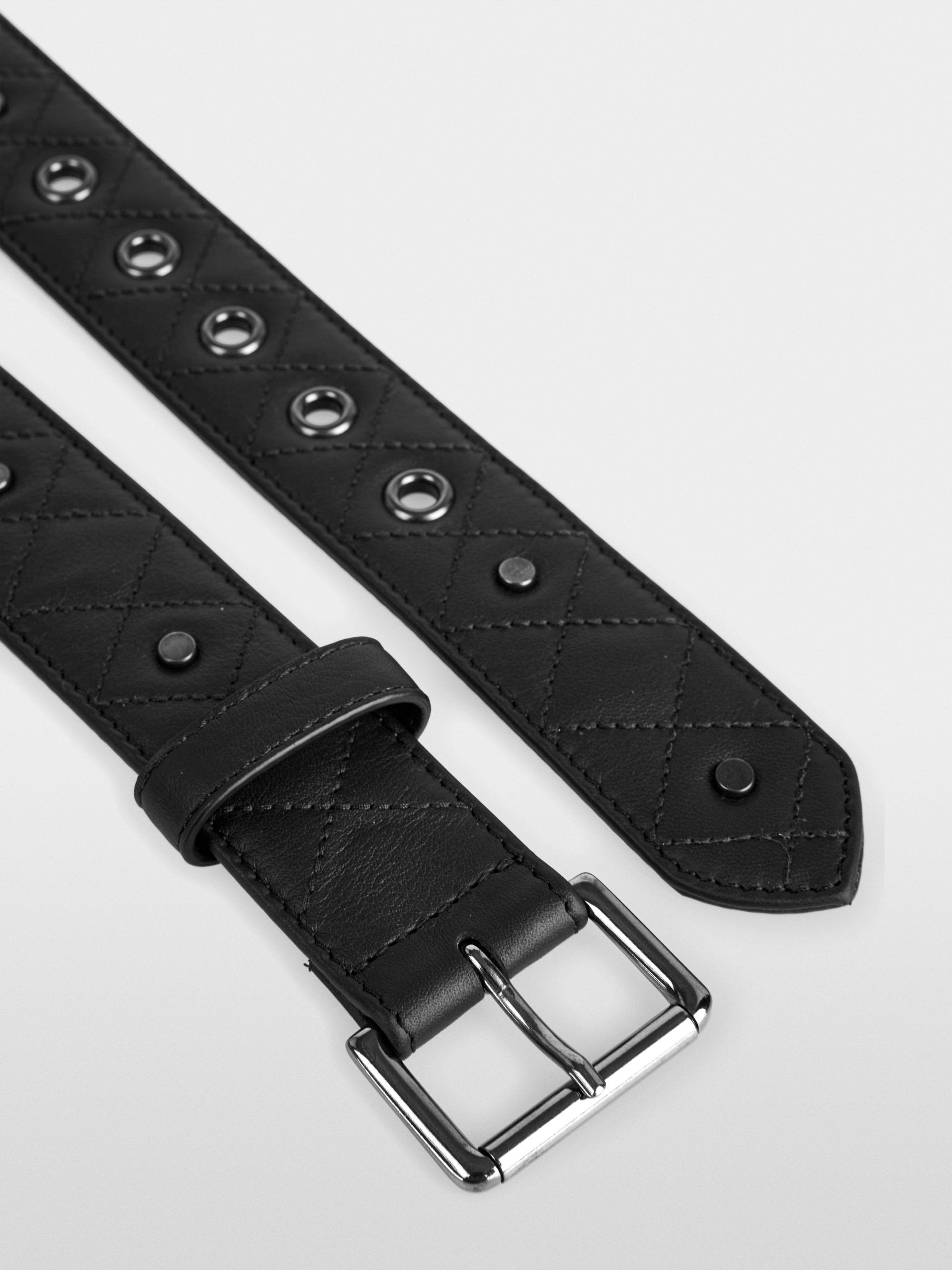 Quilted leather belt