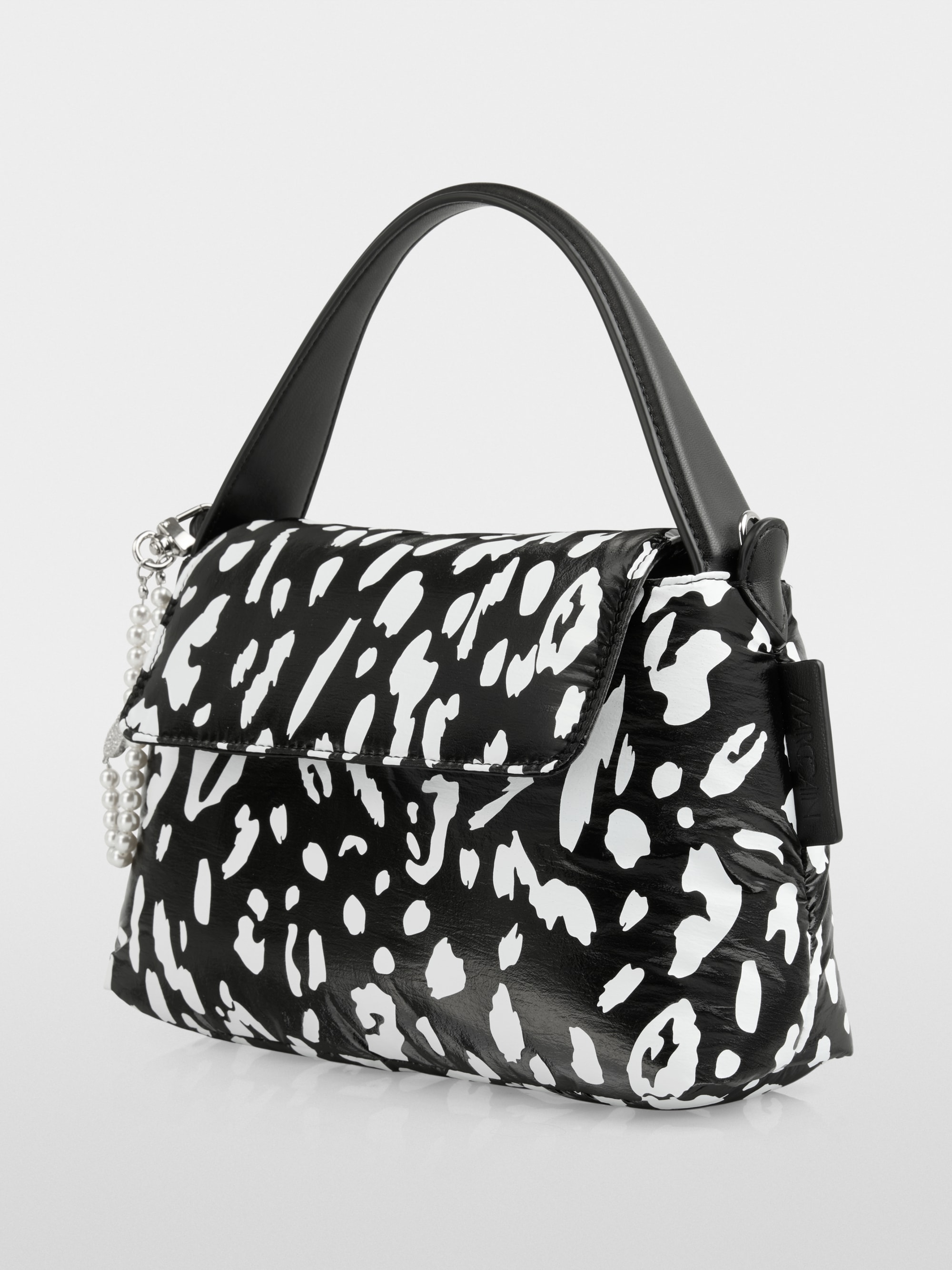 Shoulder bag with flap in leopard print
