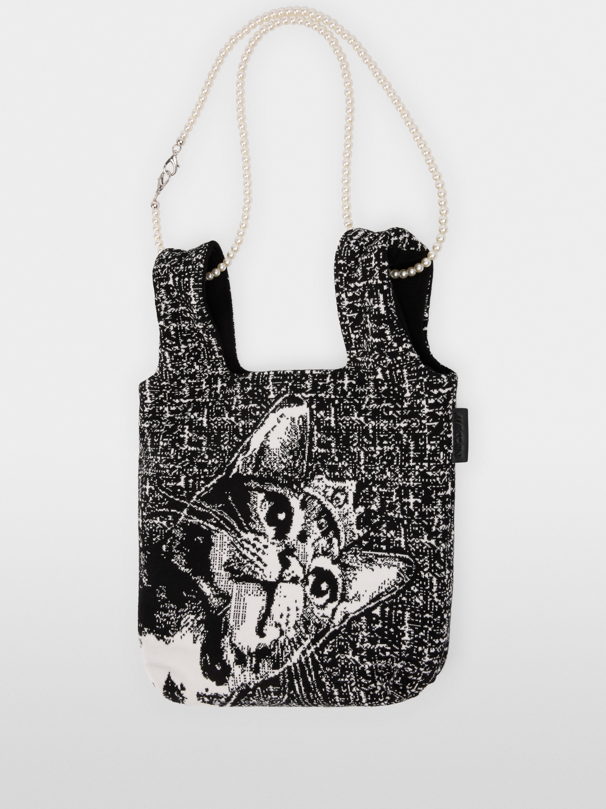 Reversible knitted bag with cat motif