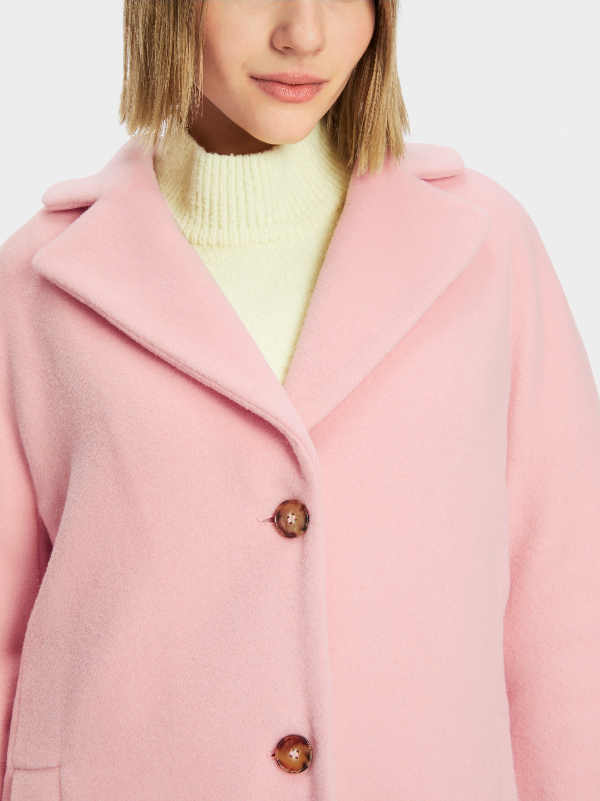 Fluffy coat with kimono sleeves